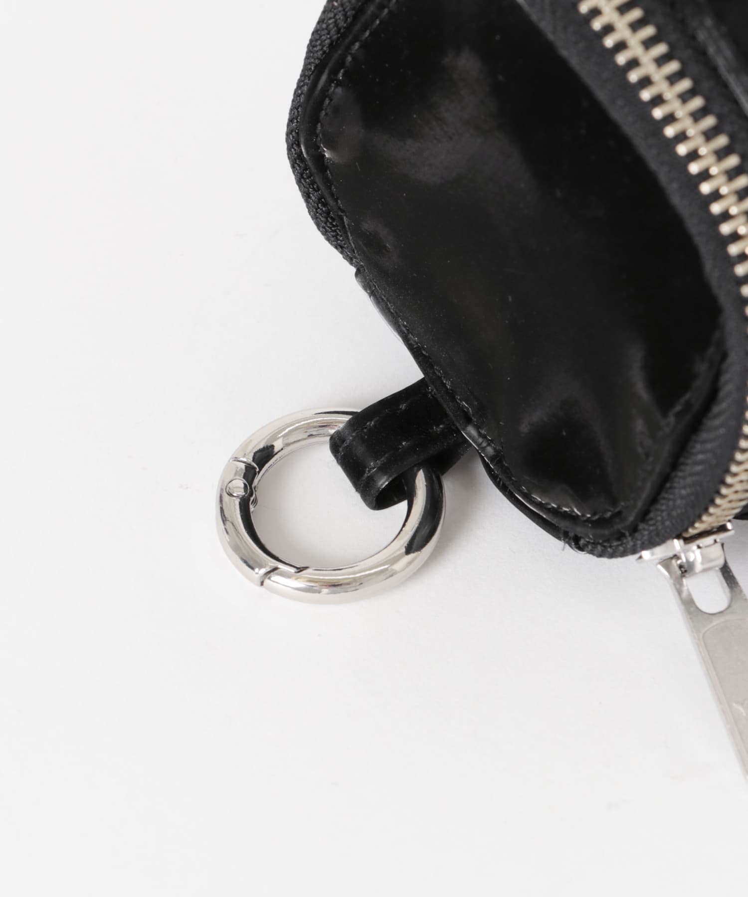 シャイニーネックポーチ BLK -