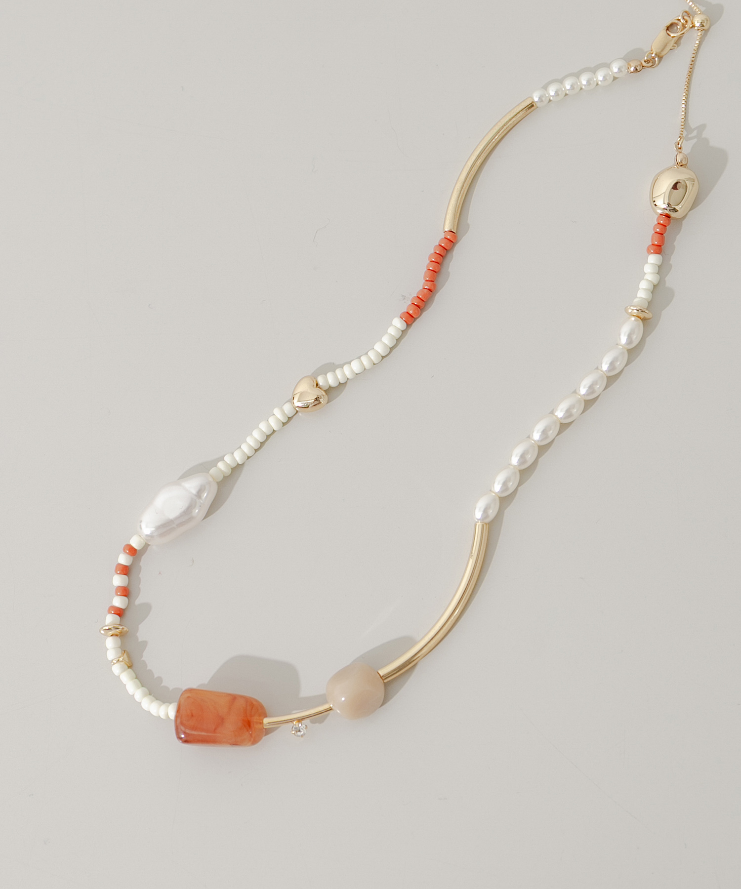 マルチモチーフビーズネックレス