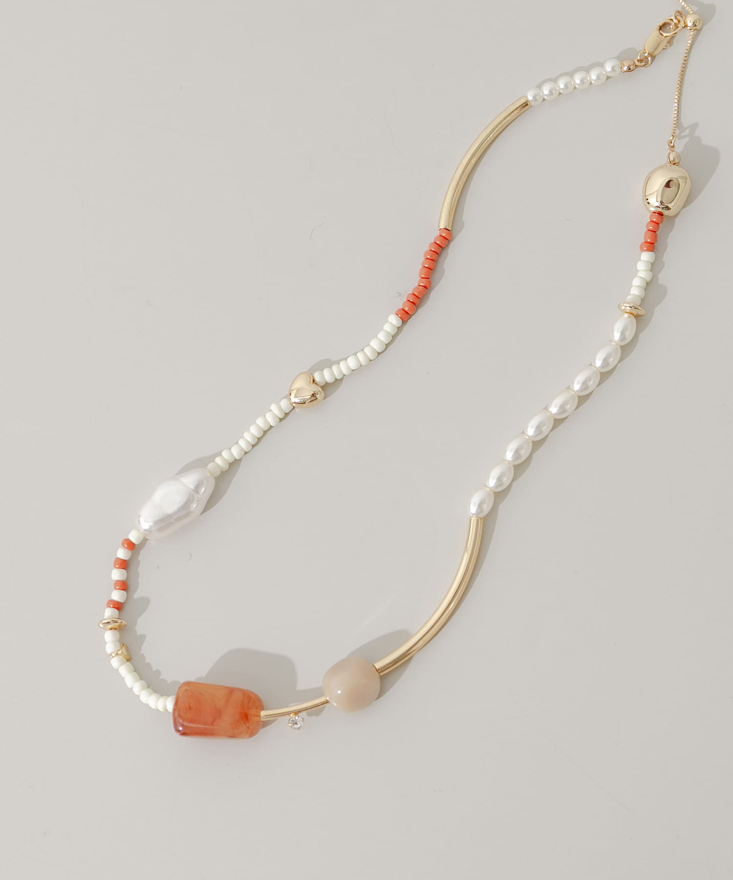 マルチモチーフビーズネックレス