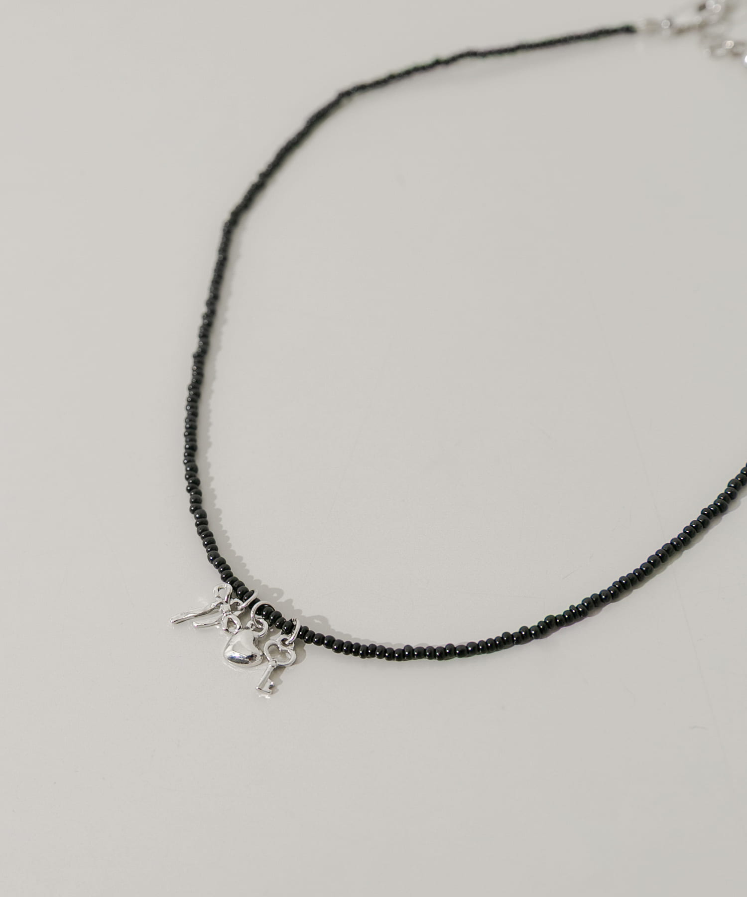 ミニチャームビーズネックレス