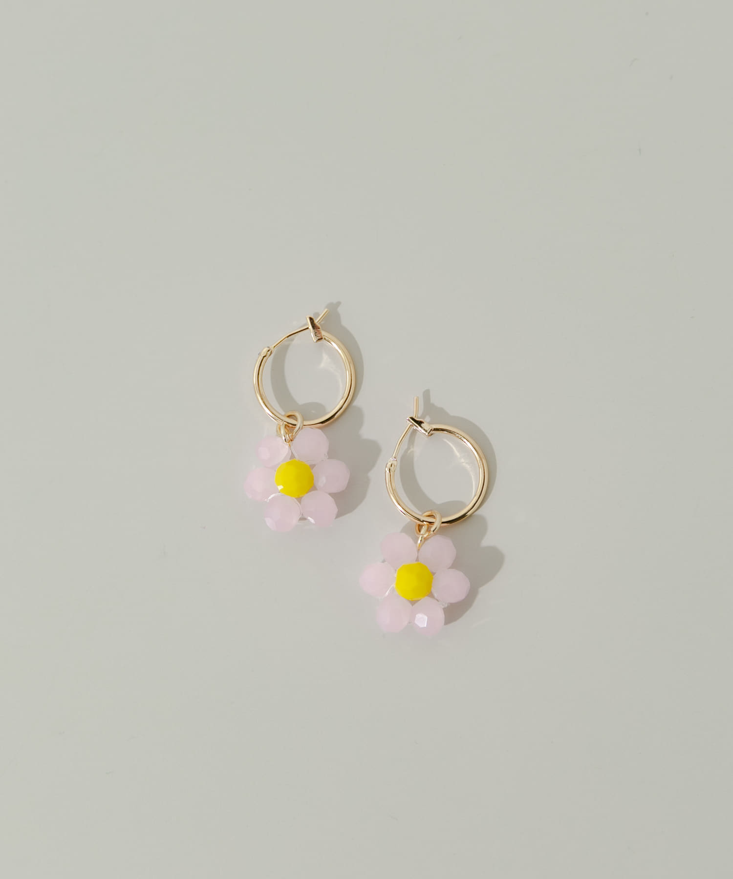 フラワービーズフープピアス(- PN/GD): アクセサリー｜URBAN RESEARCH