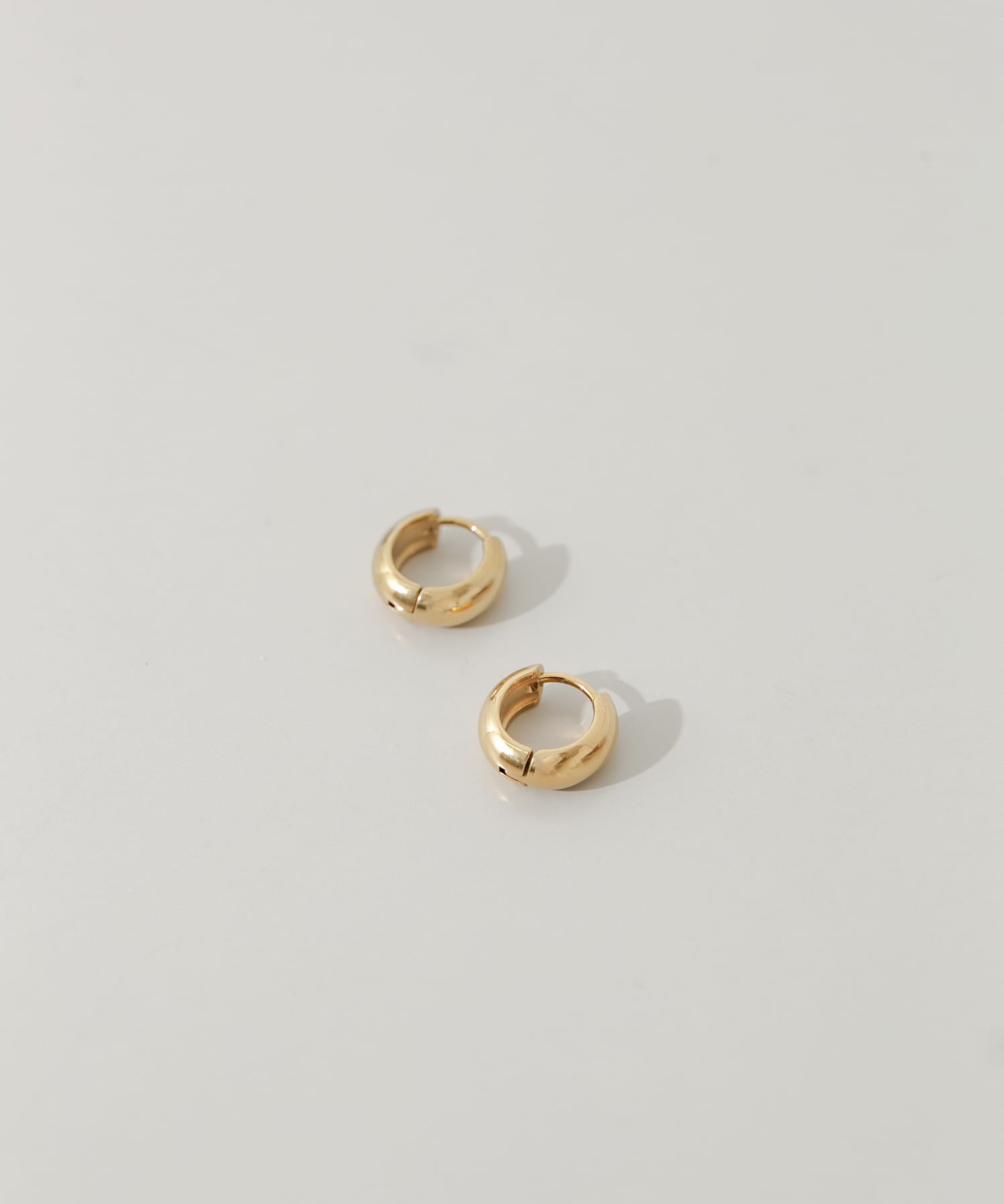 ステンレスプックリミニフープピアス GLD -