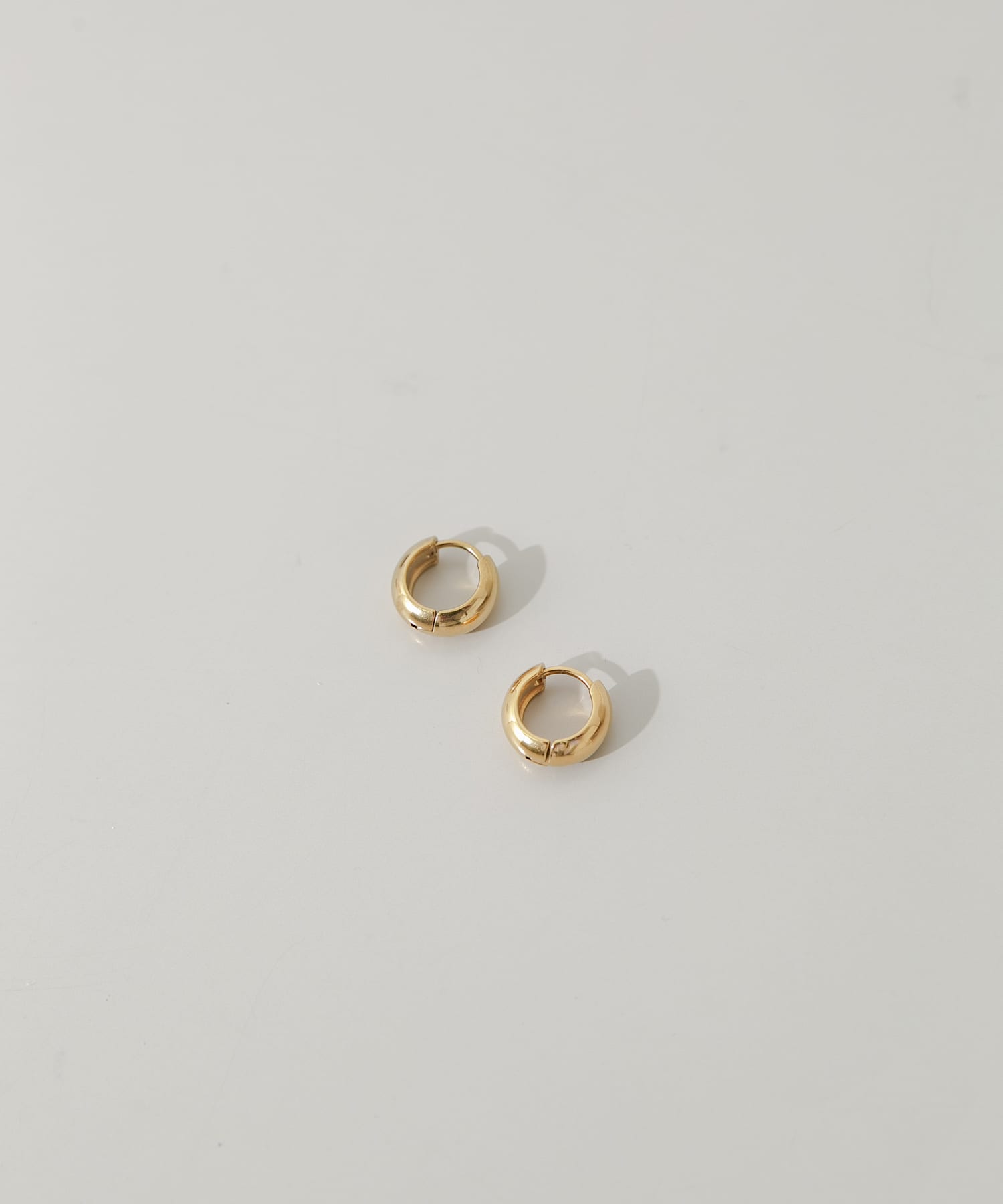 ステンレスプックリミニフープピアス GLD -