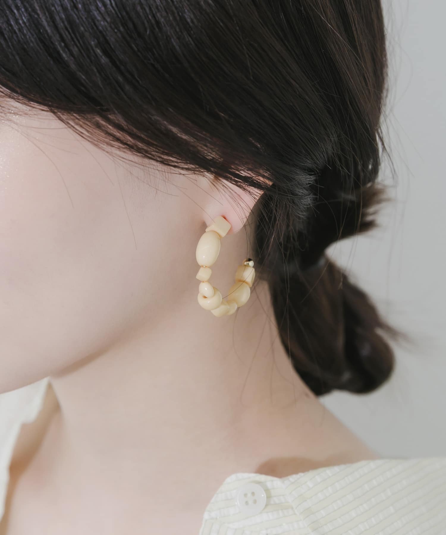 カラービーズフープピアス