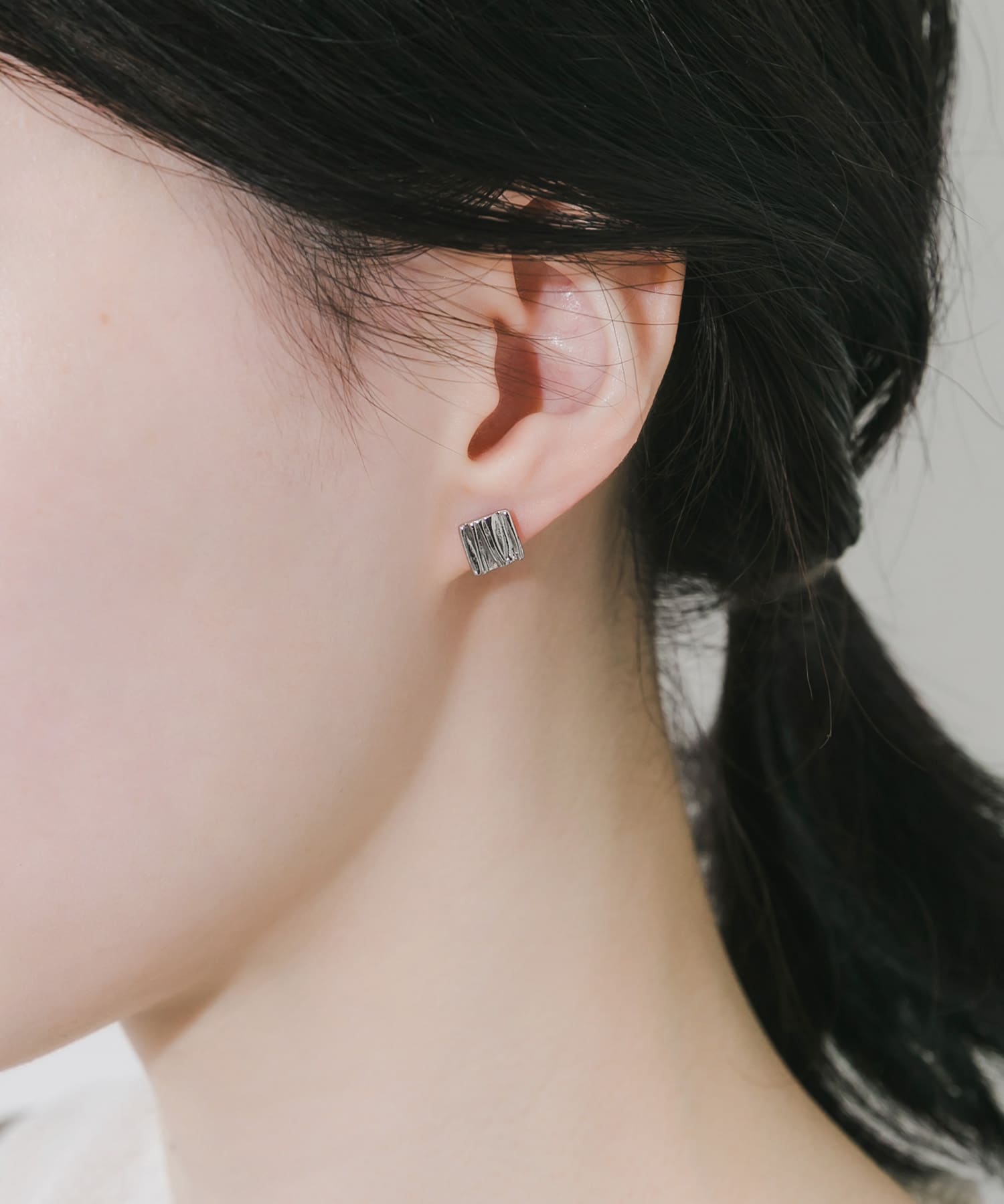 メタルスクエアミニピアス