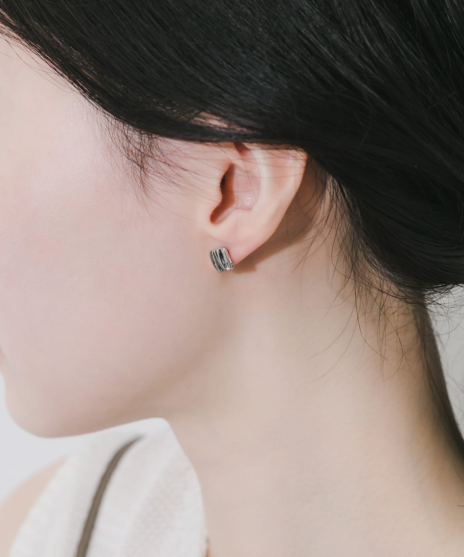 メタルスクエアミニピアス SLV -