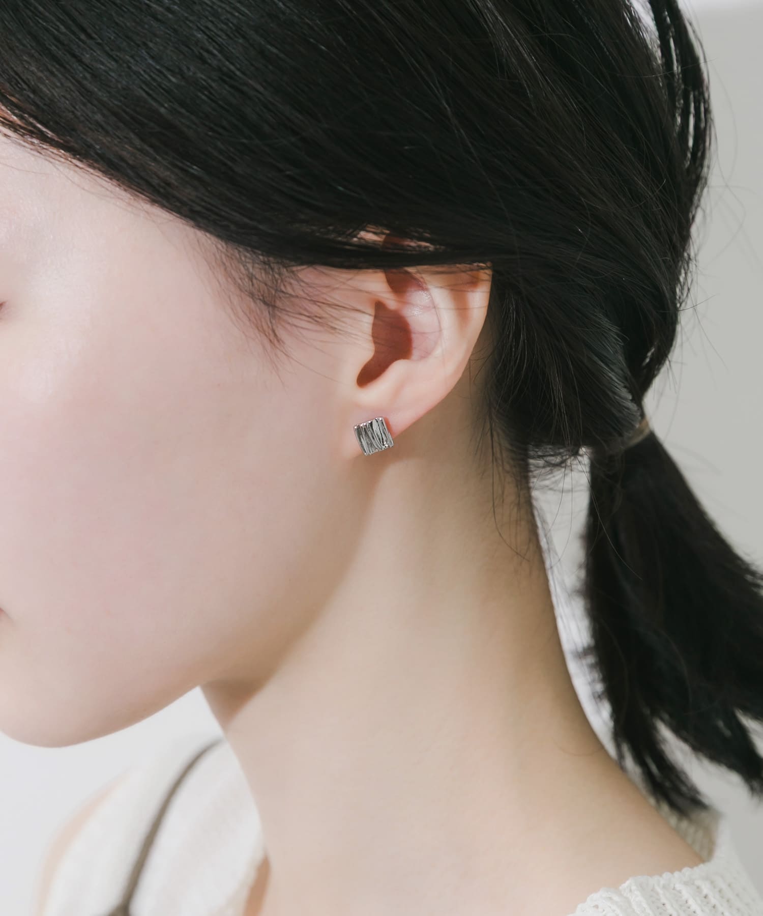 メタルスクエアミニピアス SLV -