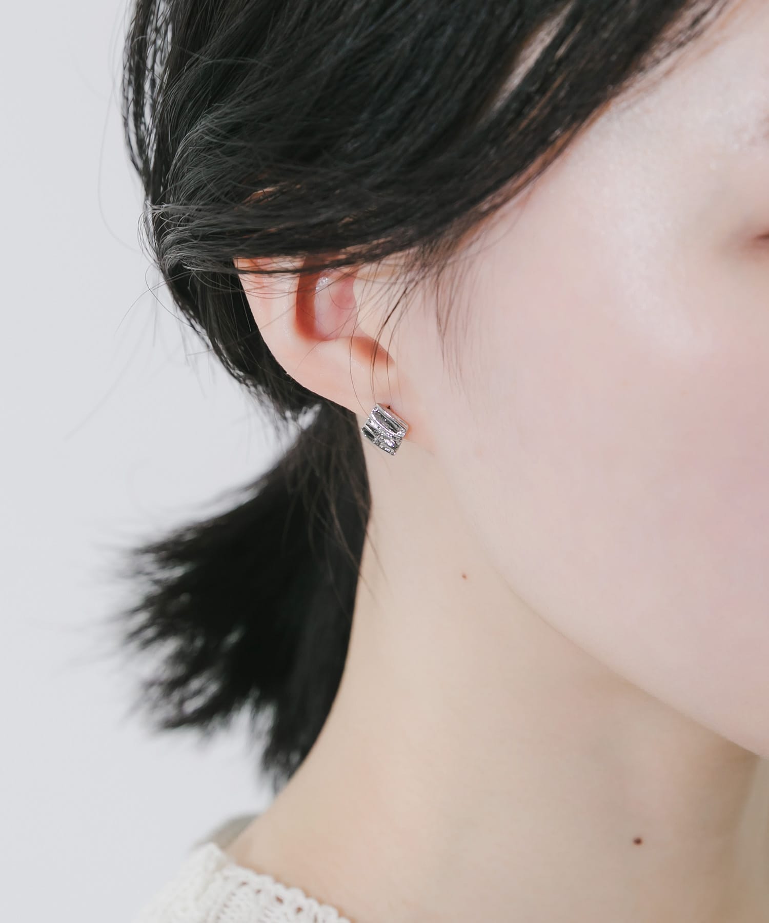 メタルスクエアミニピアス SLV -