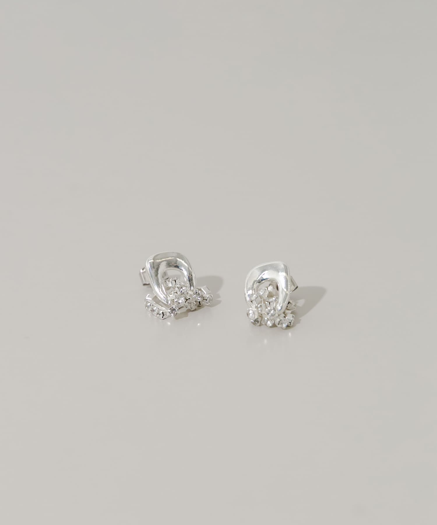 ビジューワインドピアス