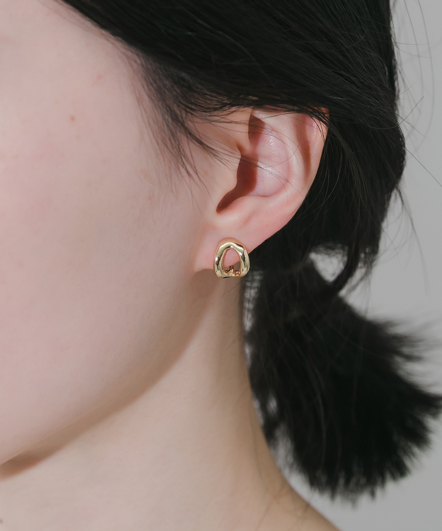 ニュアンスオーバルカーブイヤリング