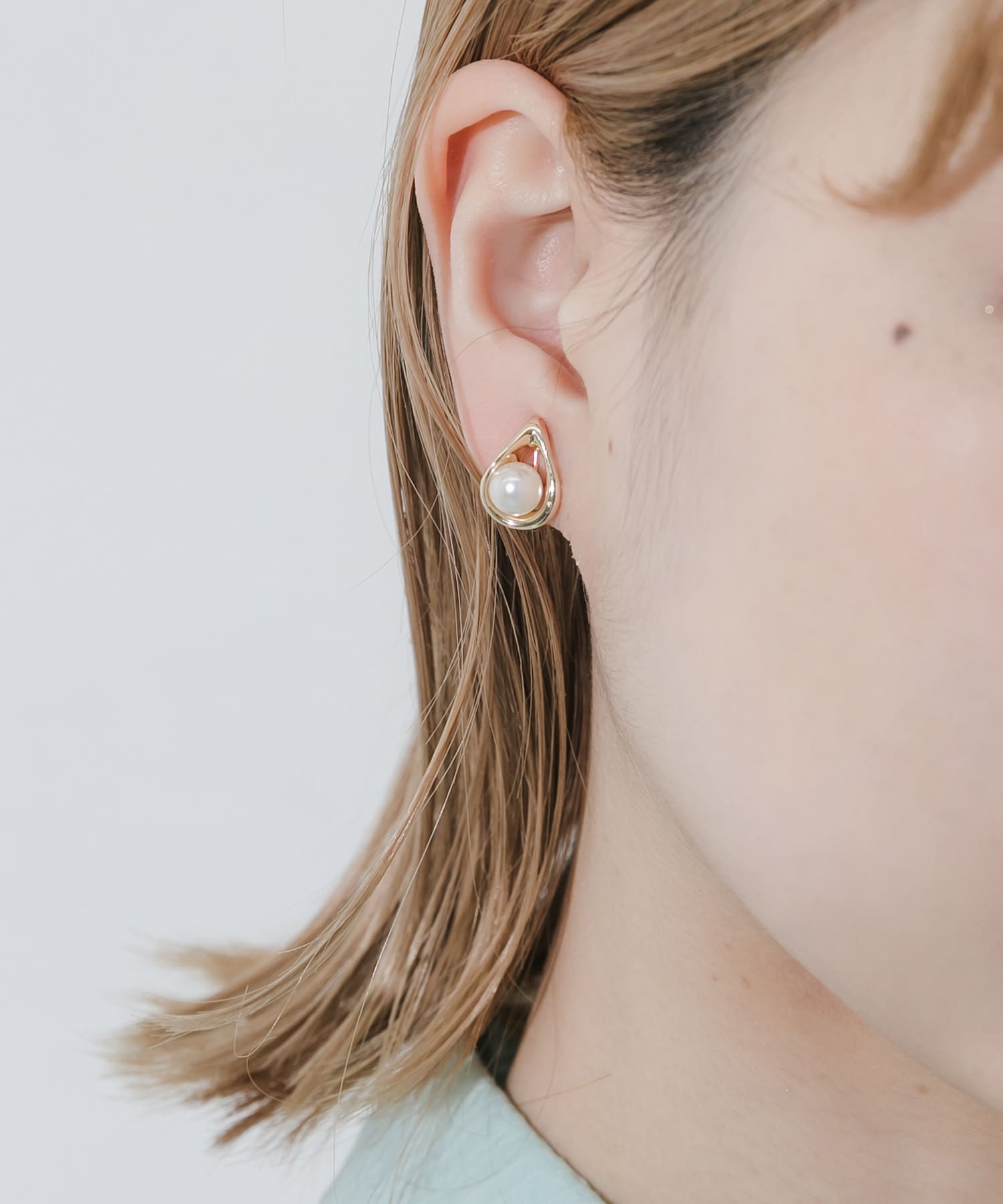 ニュアンスドロップパールイヤリング GD/WH -