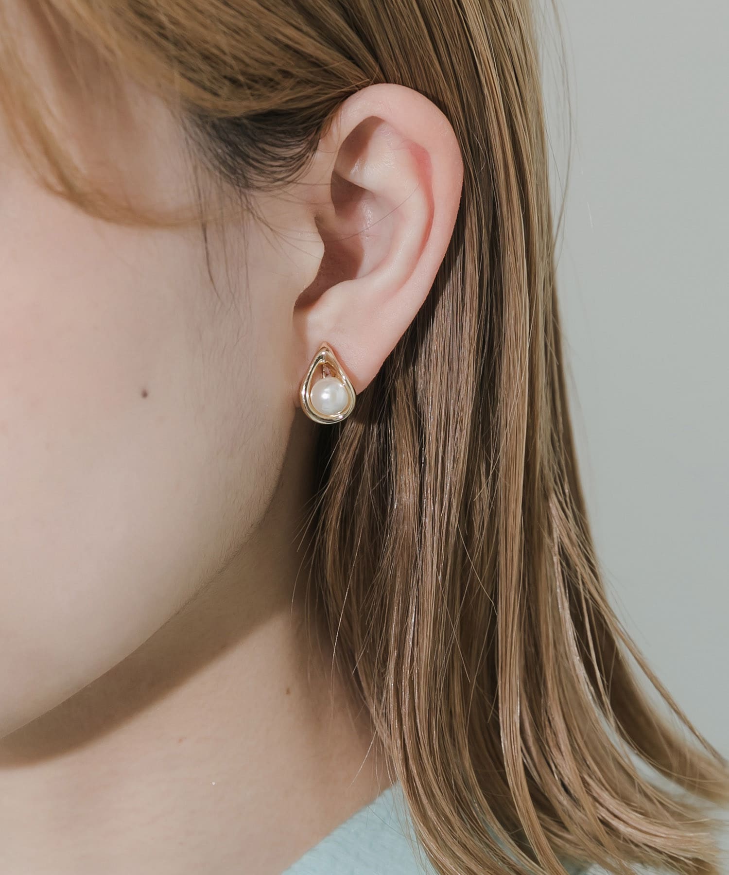 ニュアンスドロップパールイヤリング GD/WH -