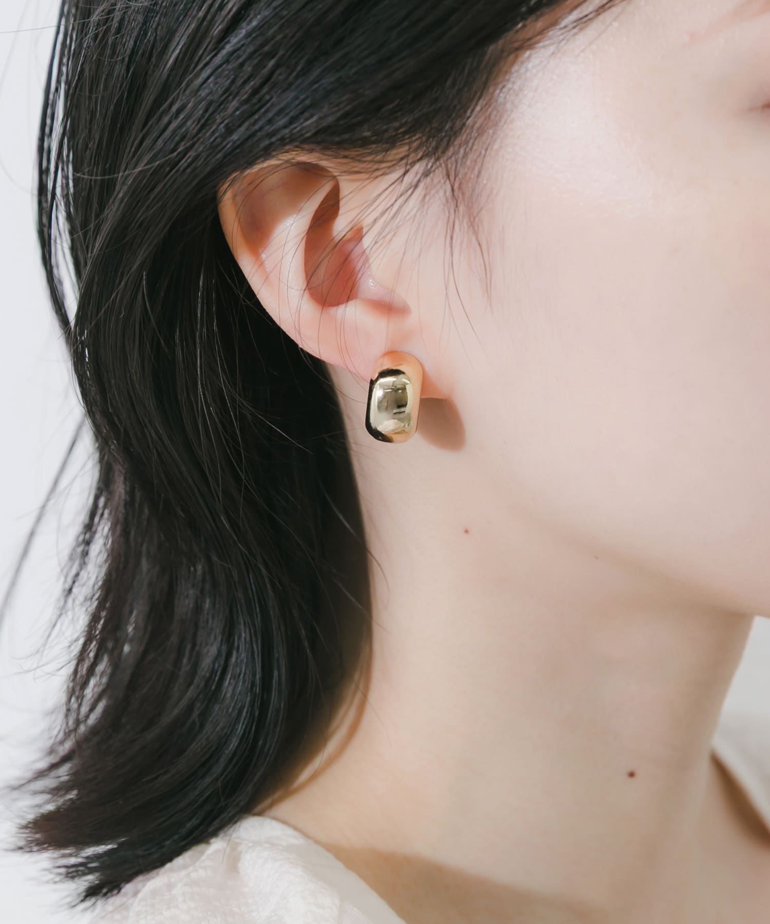 メタルボリュームワンタッチフープイヤリング(- GLD): アクセサリー