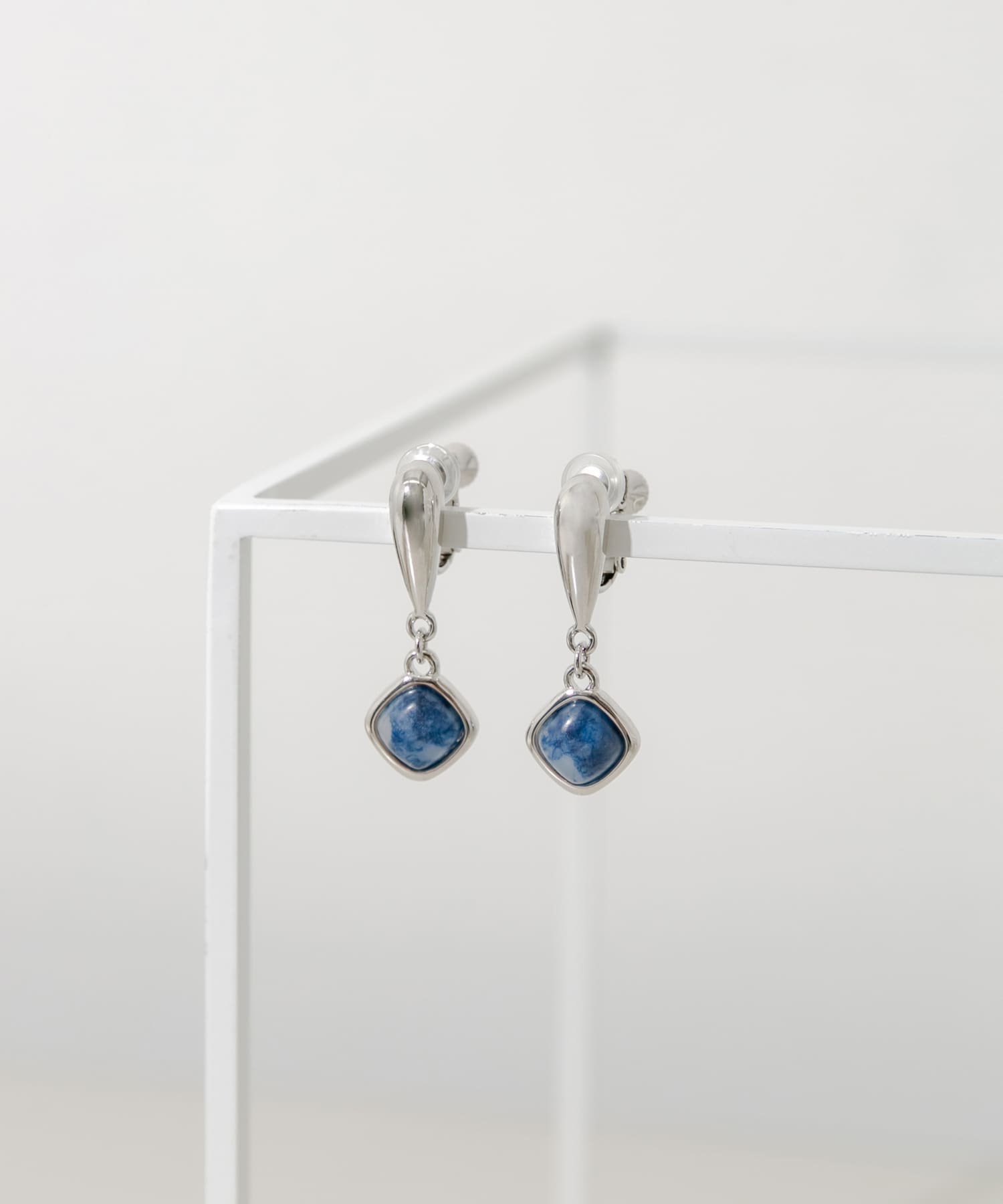 マーブルスクエアスウィングイヤリング