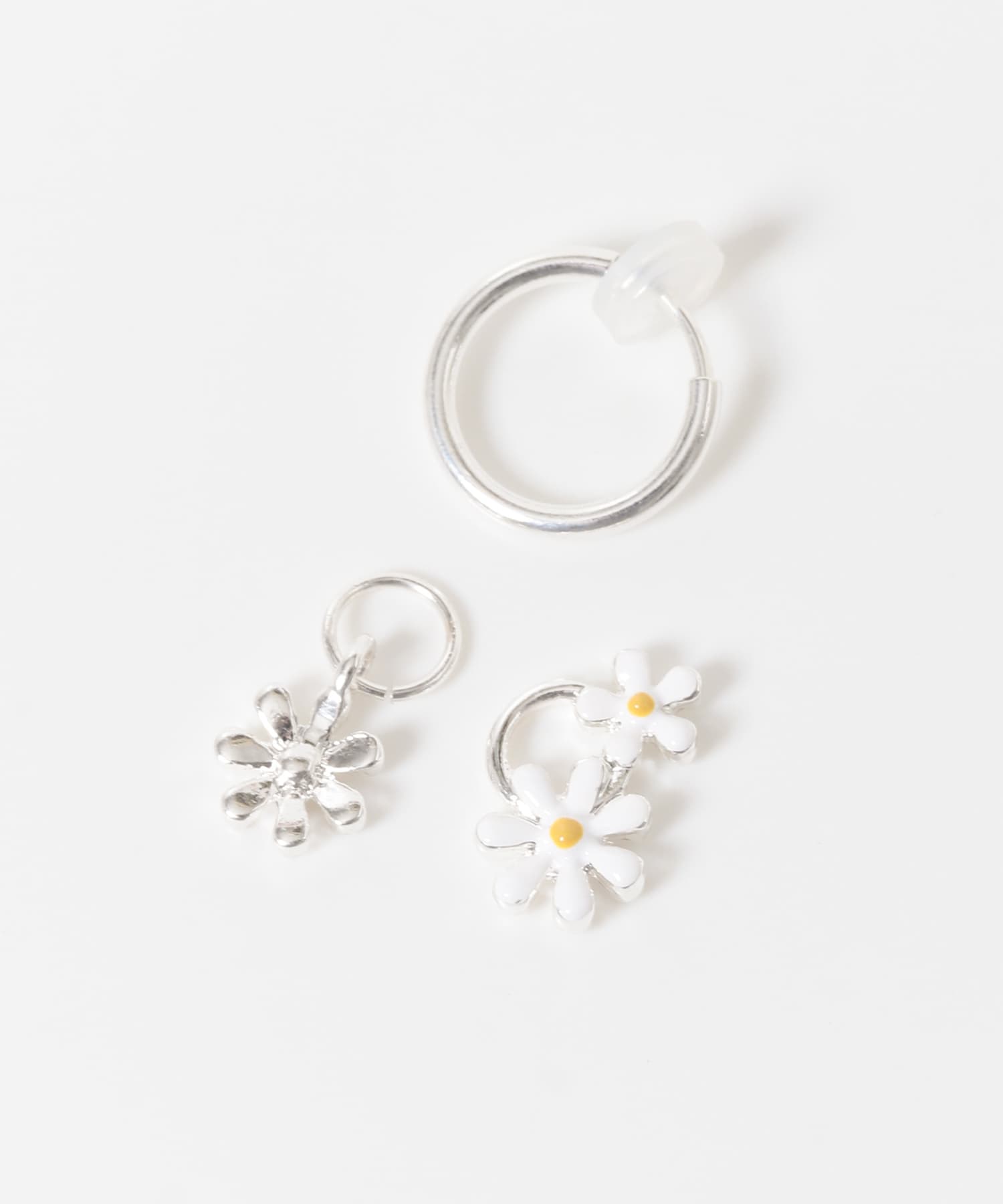 フラワーチャームフープイヤリング SV/WH -