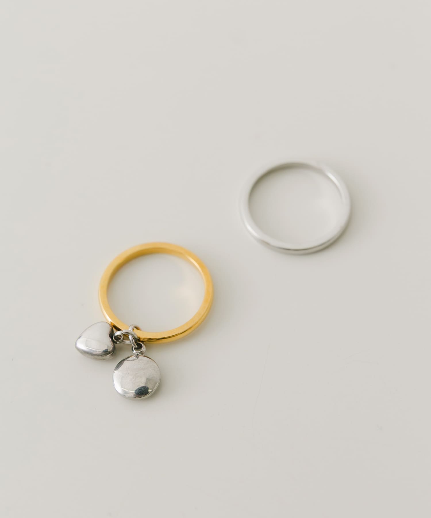 ステンレス2セットチャームリング(- SV/GD): アクセサリー｜URBAN