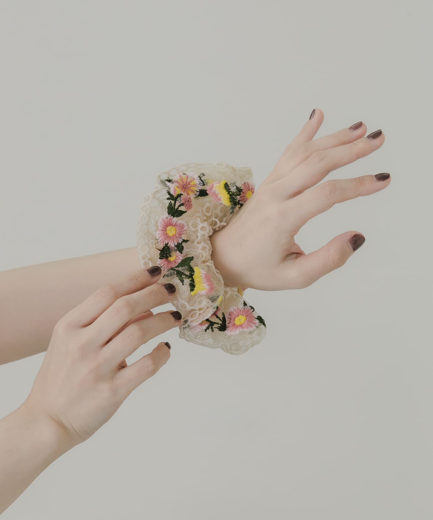 フラワーシシュウレースシュシュ