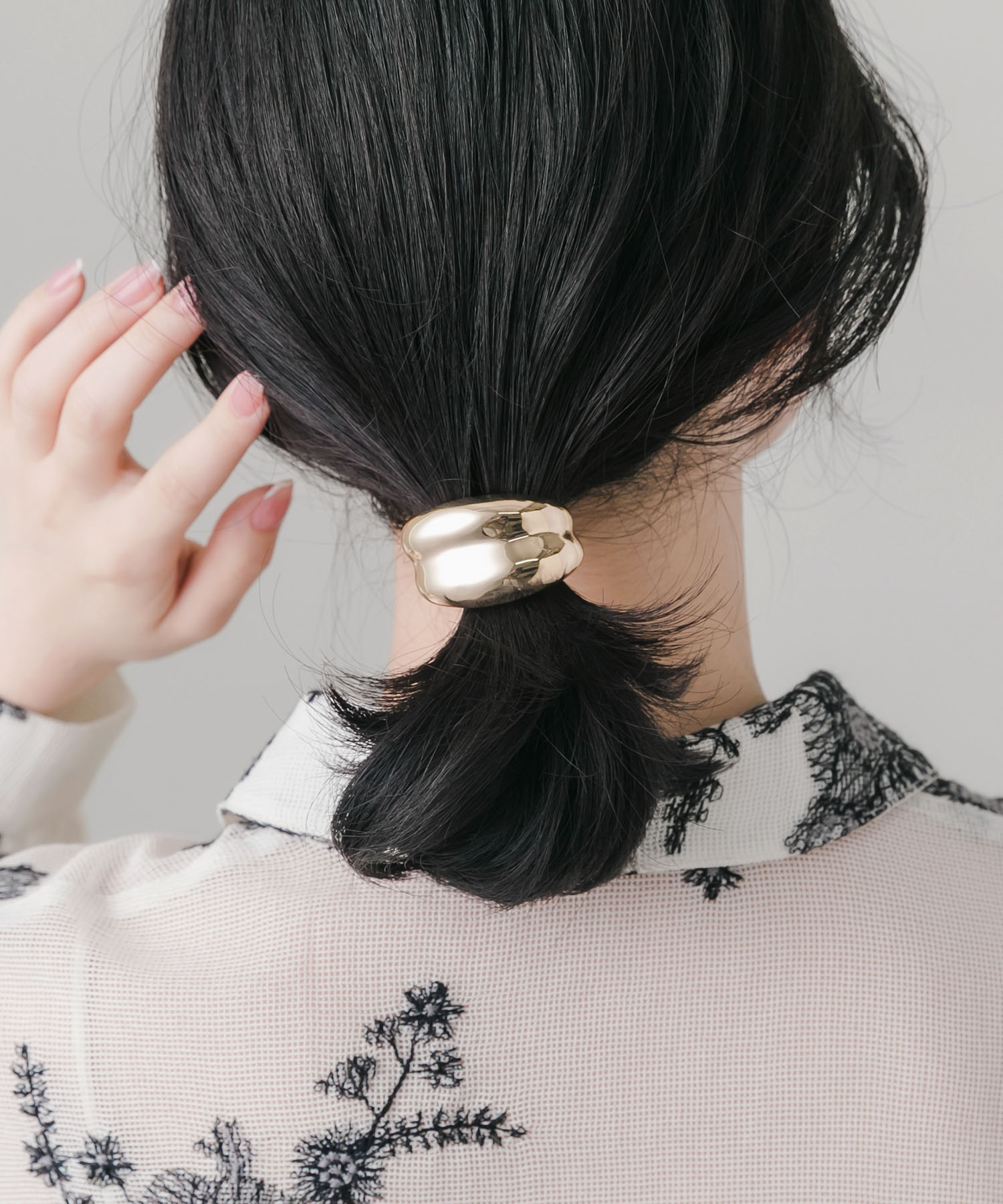 ニュアンスメタルボリュームヘアカフ