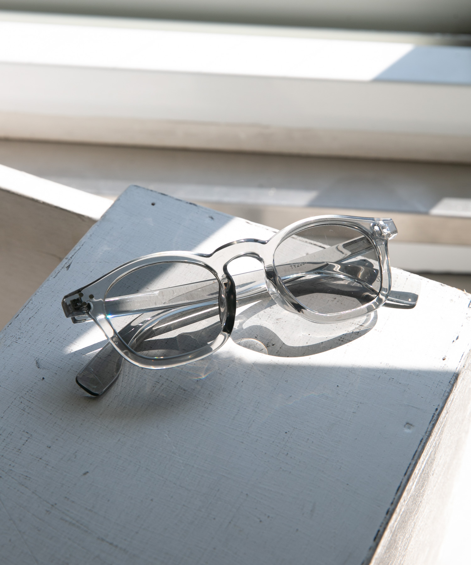 クリアフレームカラーサングラス