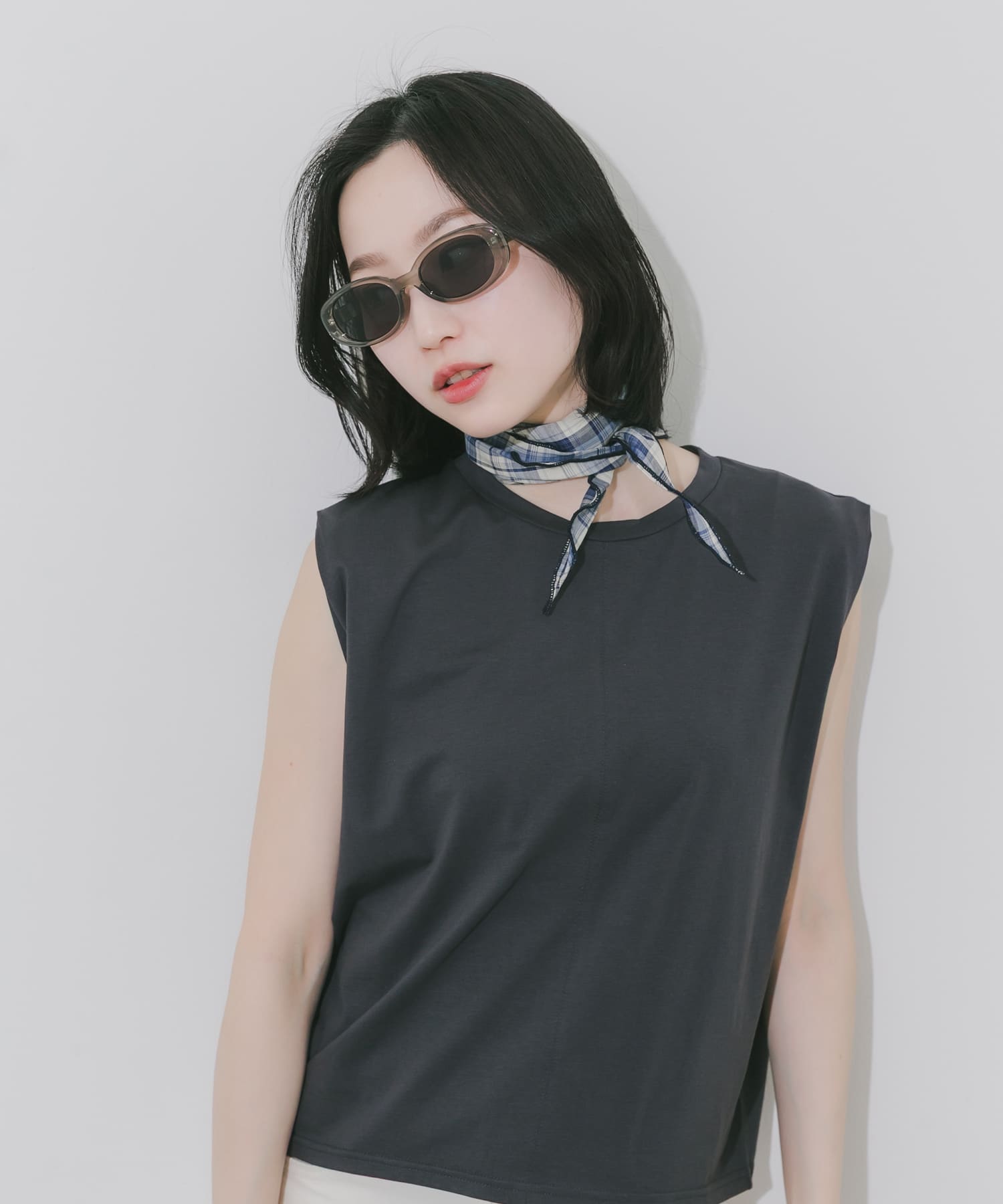 可視光線透過率：15% / 紫外線透過率：1％未満