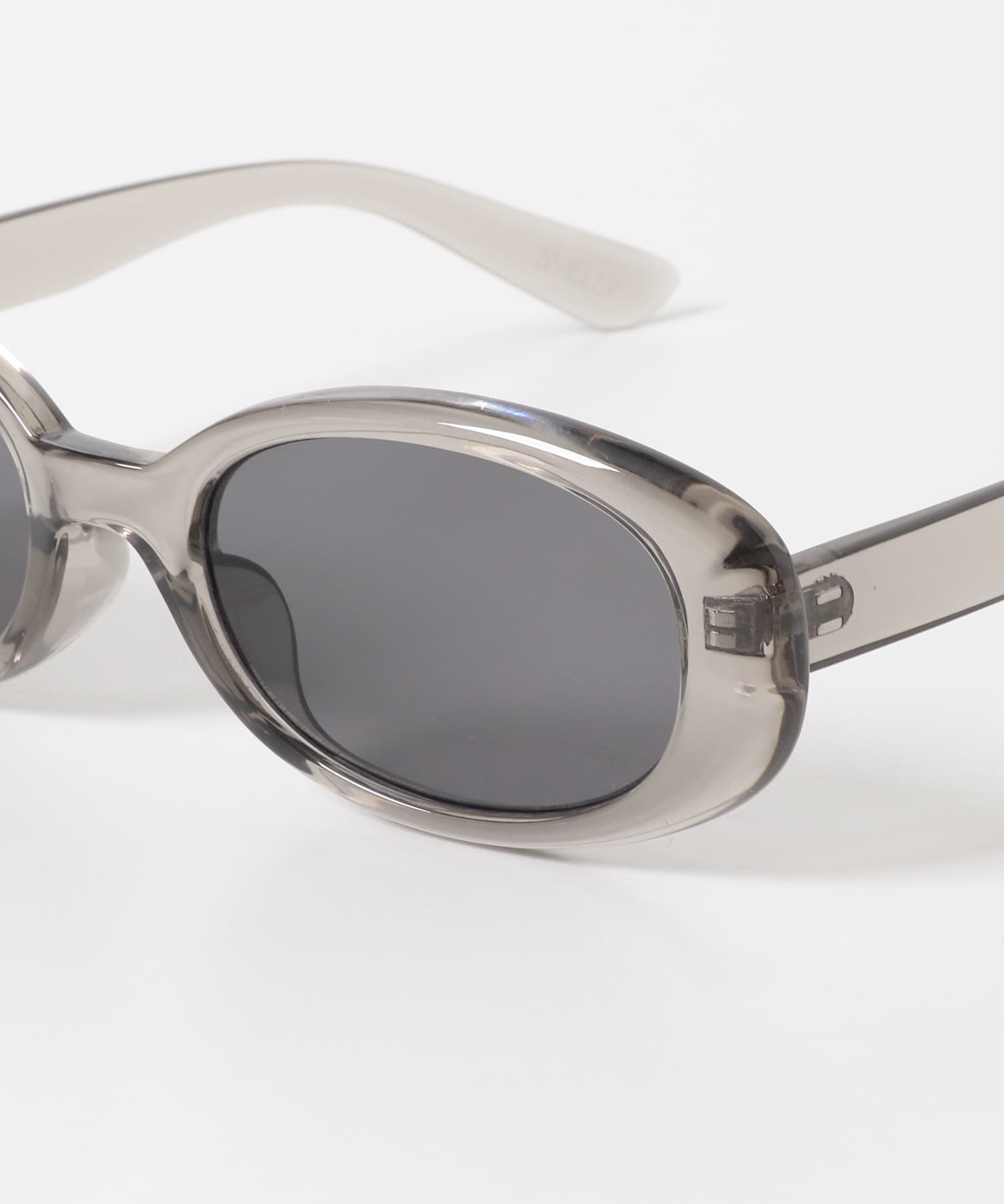 可視光線透過率：15% / 紫外線透過率：1％未満