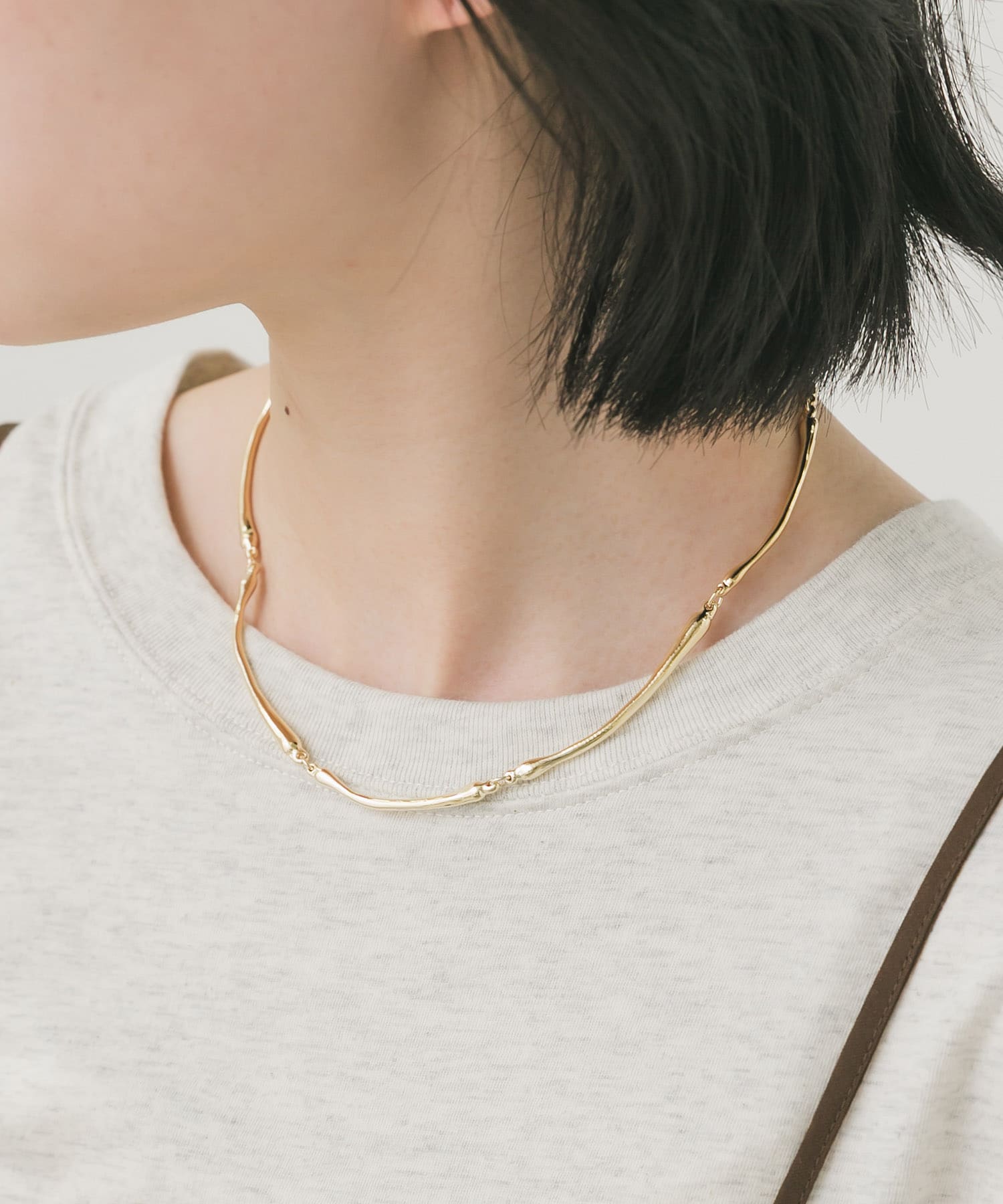 ニュアンスロングバーネックレス GLD -