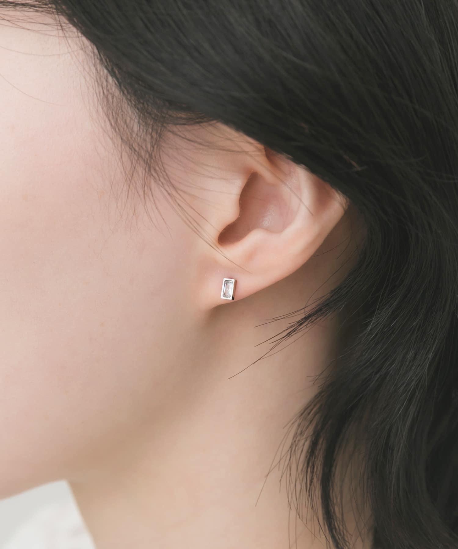 ステンレスレクタングルプチビジューピアス(- SLV): アクセサリー