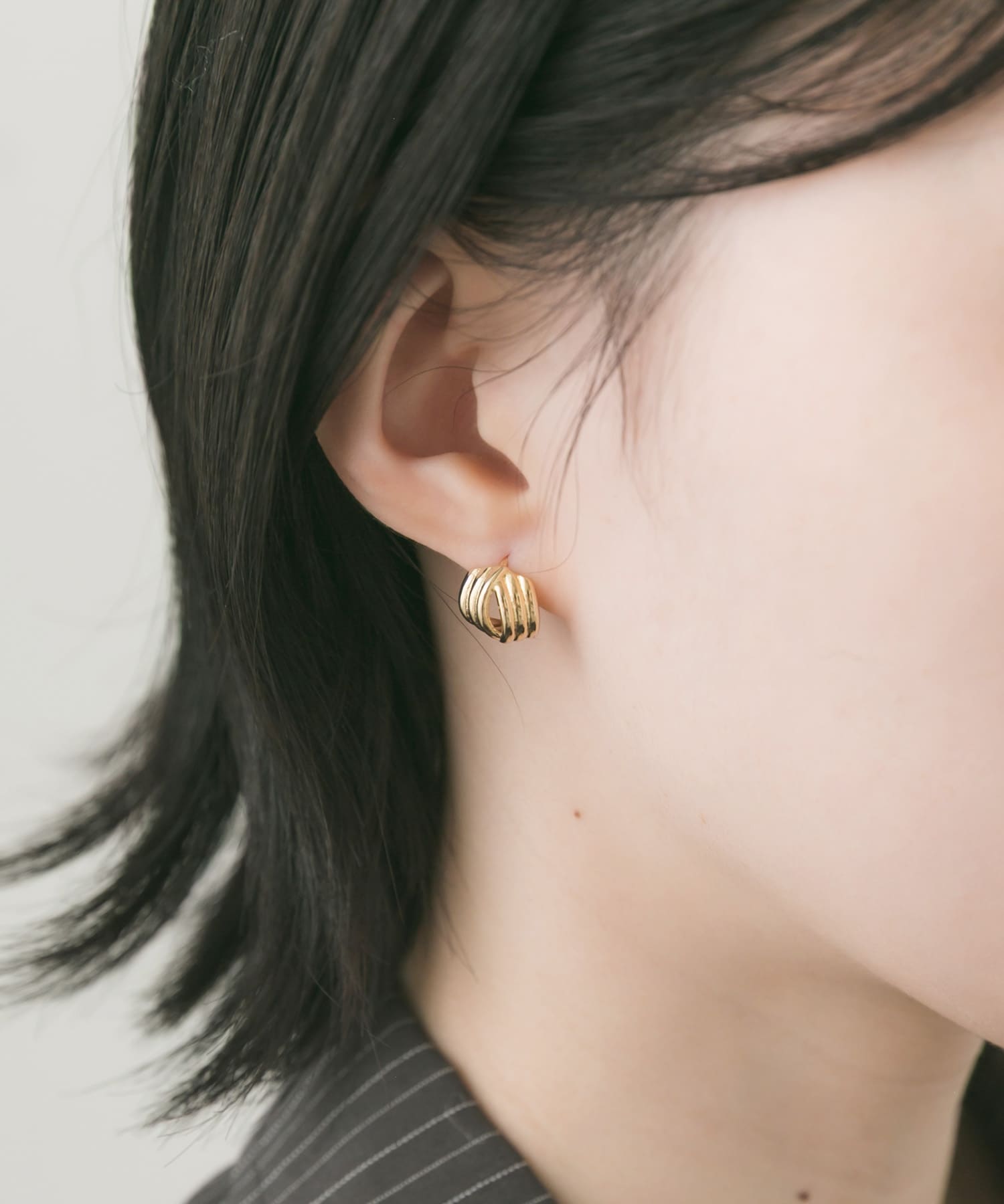 トリプルラインクロスフープピアス