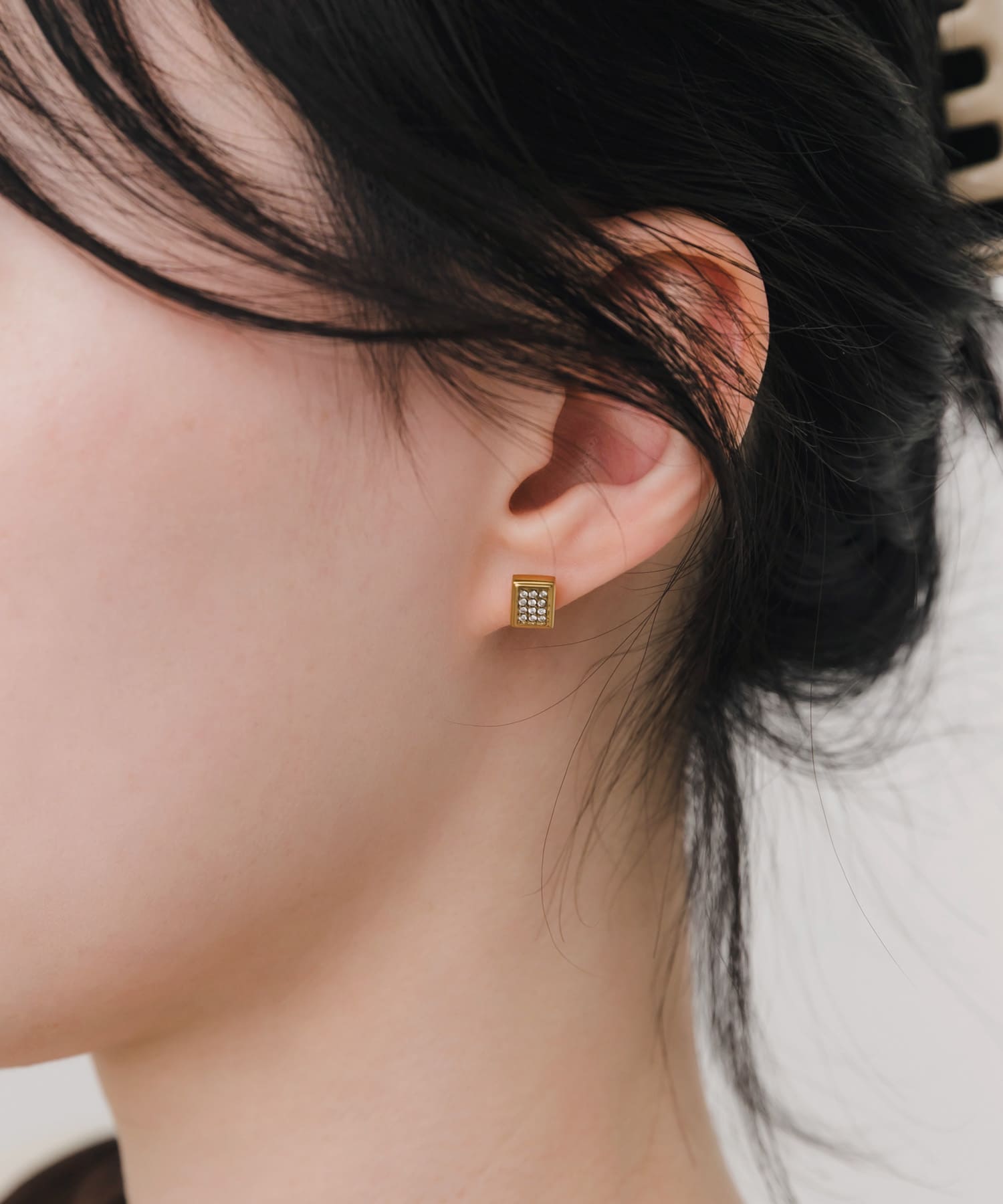 ステンレスフレームビジューピアス