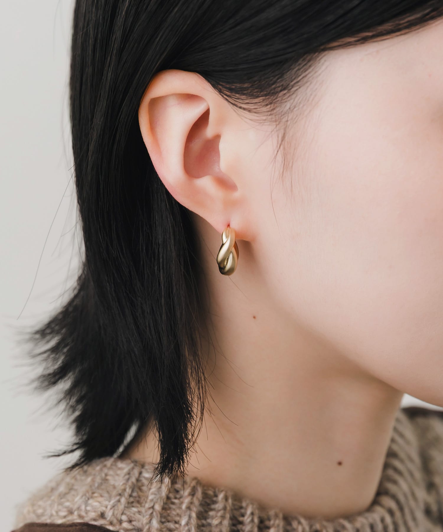 ツイストプランプフープピアス(- GLD): アクセサリー｜URBAN RESEARCH