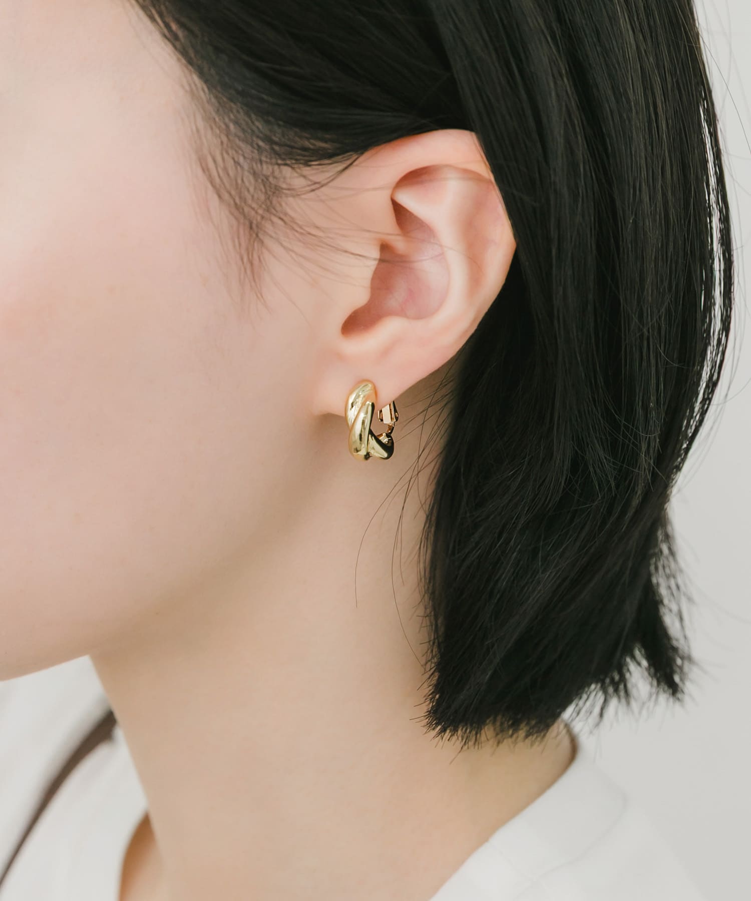 プランプツイストカーブイヤリング(- GLD): アクセサリー｜URBAN