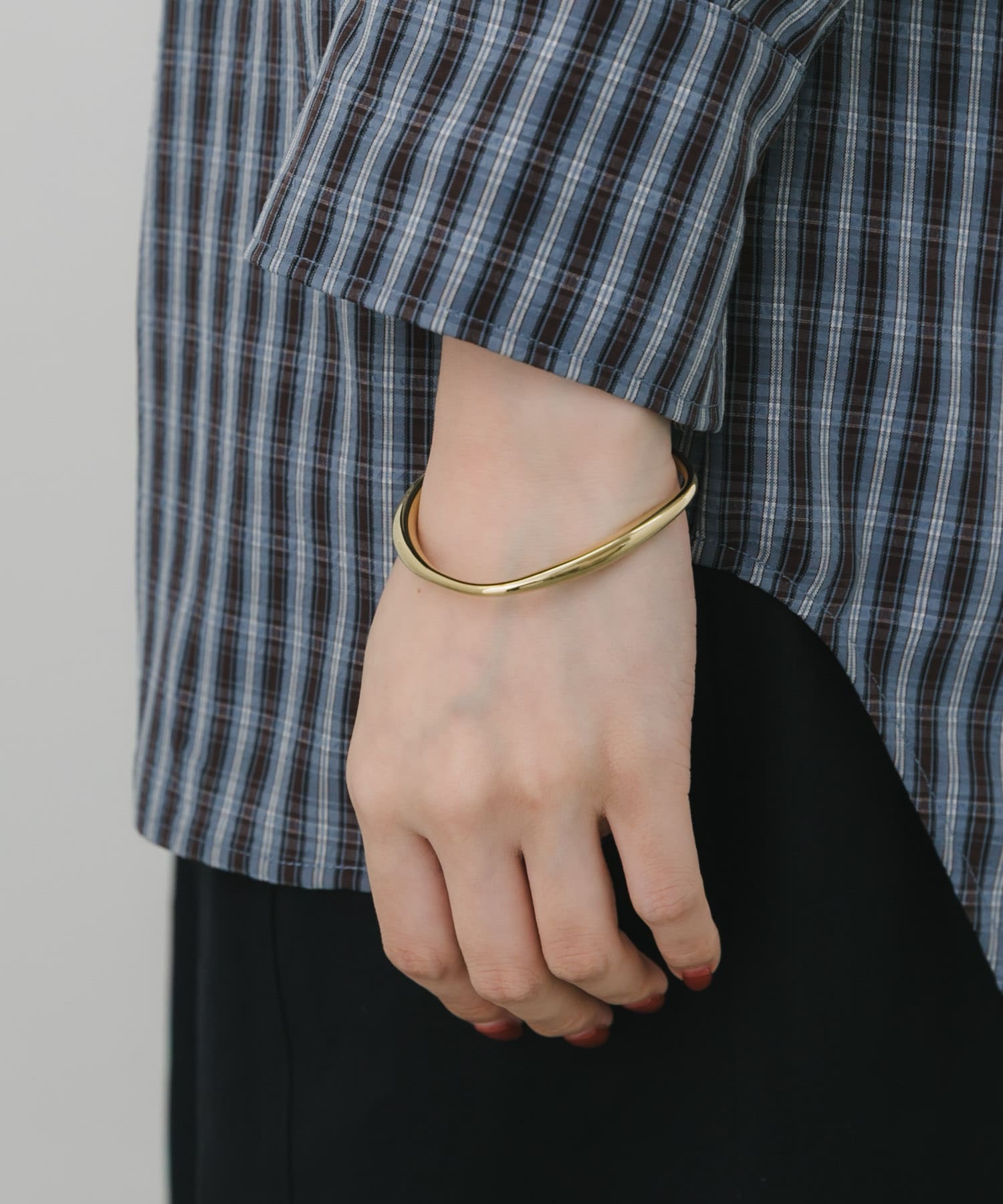 ステンレスニュアンスカーブバングル(- GLD): アクセサリー｜URBAN