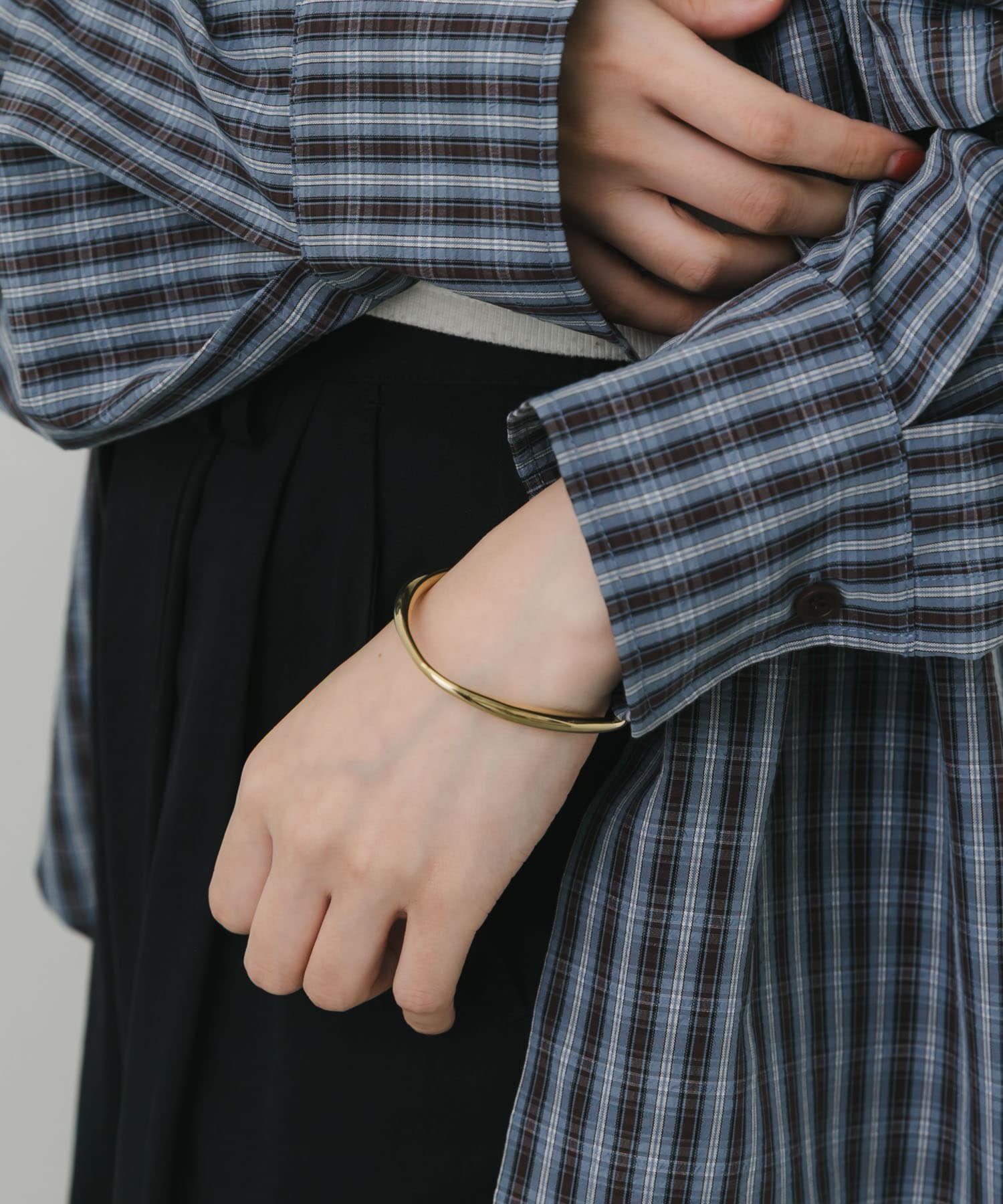 ステンレスニュアンスカーブバングル(- GLD): アクセサリー｜URBAN