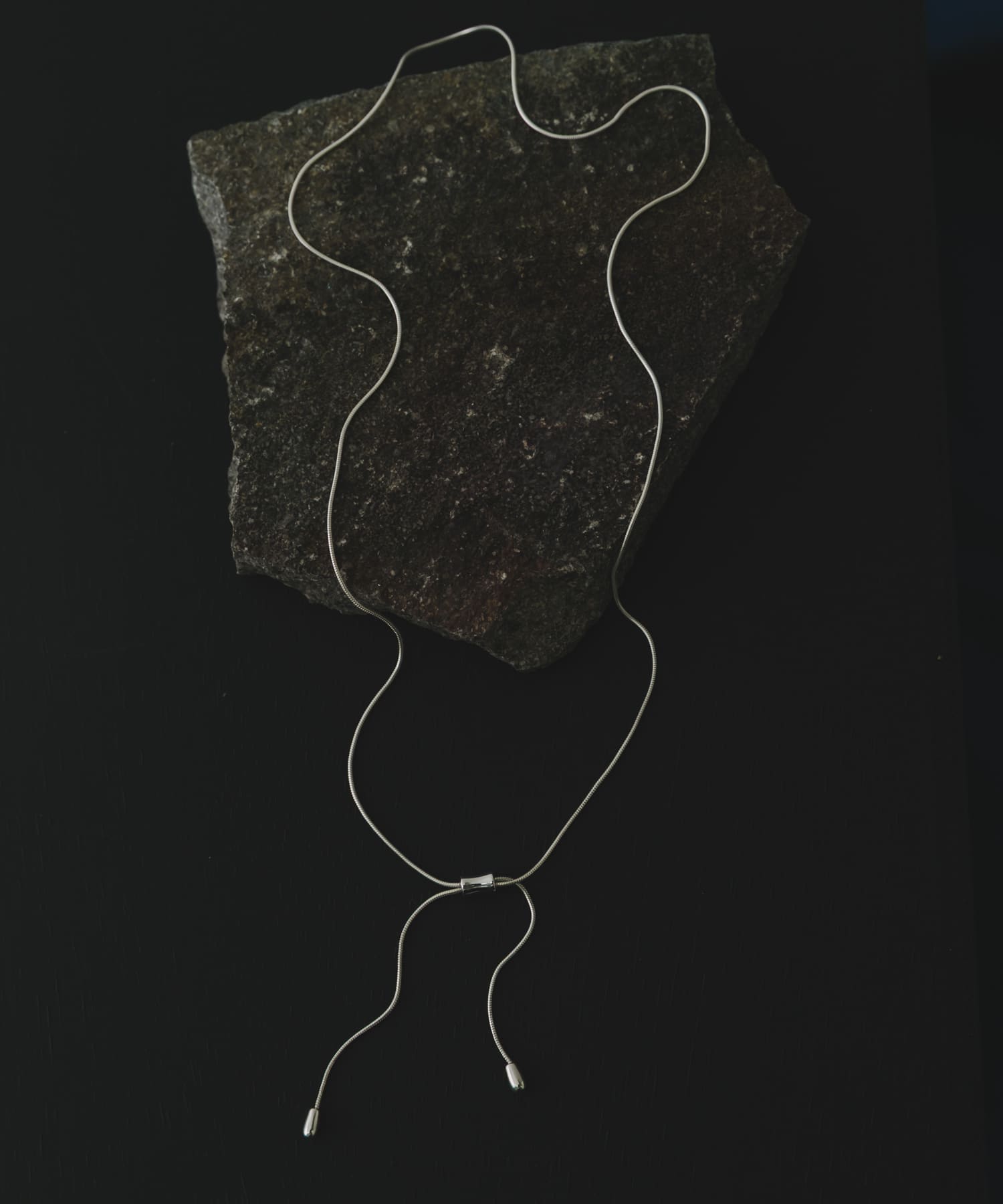 SMELLY so’　shell motif loop necklace