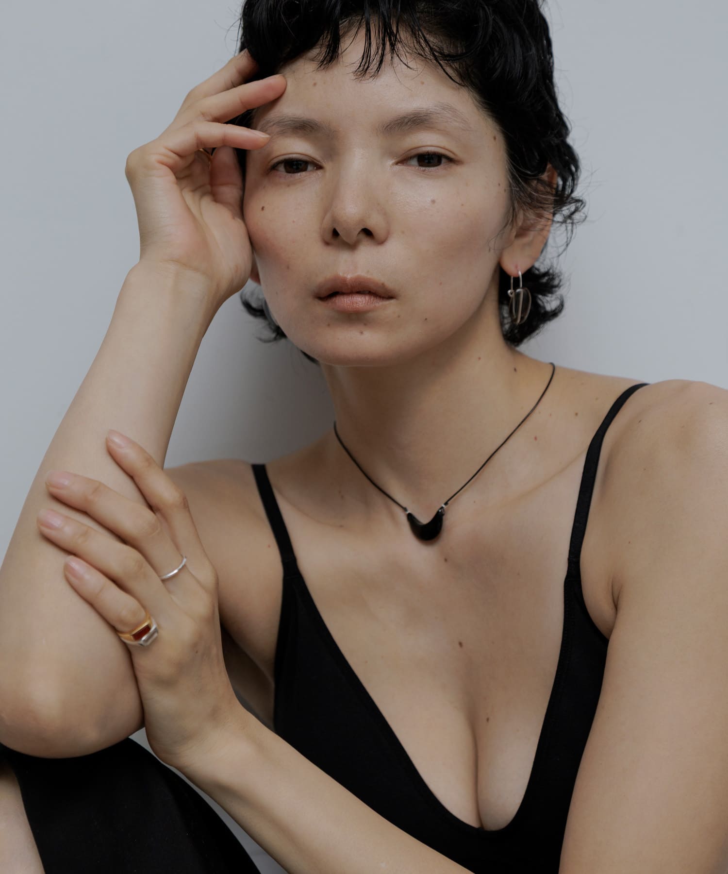 SMELLY so' onyx crescent necklace(- BLK): アクセサリー｜URBAN