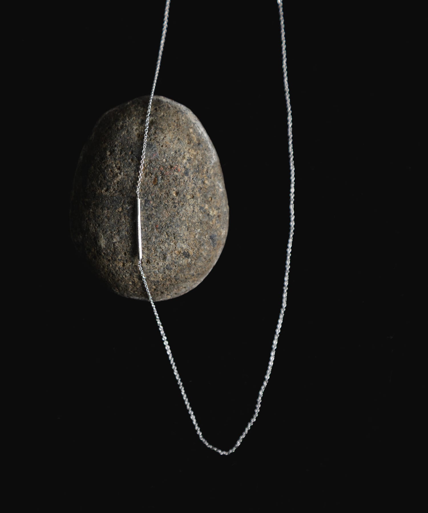 SMELLY so’　asymmetric bar necklace