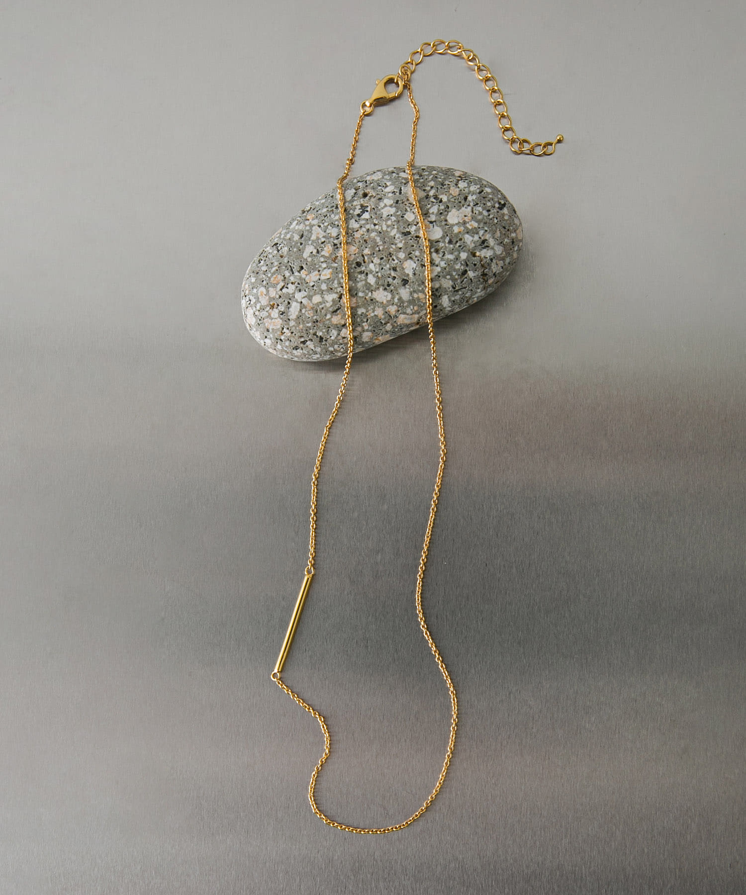 SMELLY so’　asymmetric bar necklace