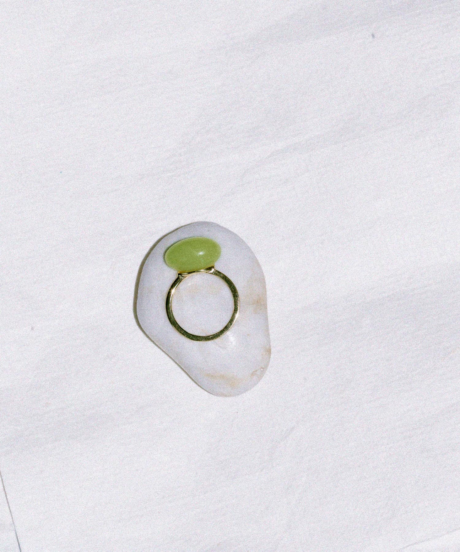 SMELLY so’　oval yellow jade ring
