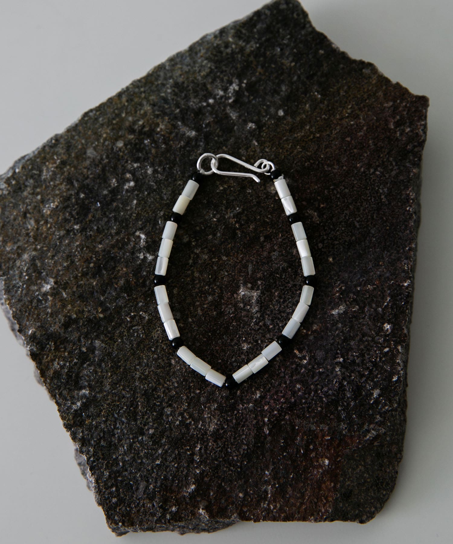 SMELLY so’　sheill onyx bracelet