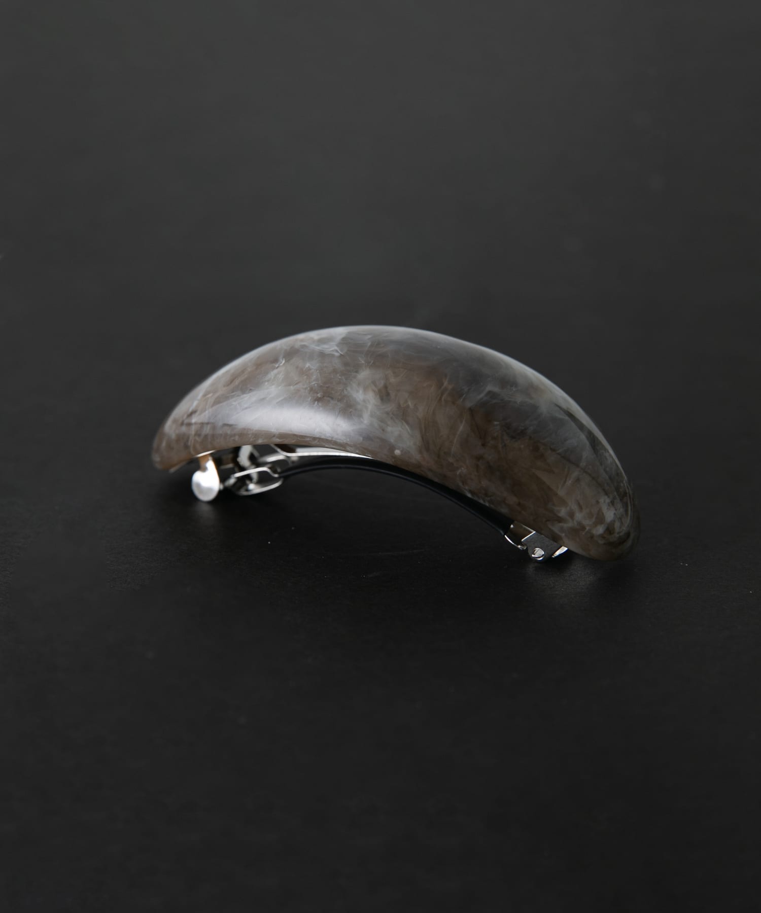 SMELLY so’　textured stone barrette
