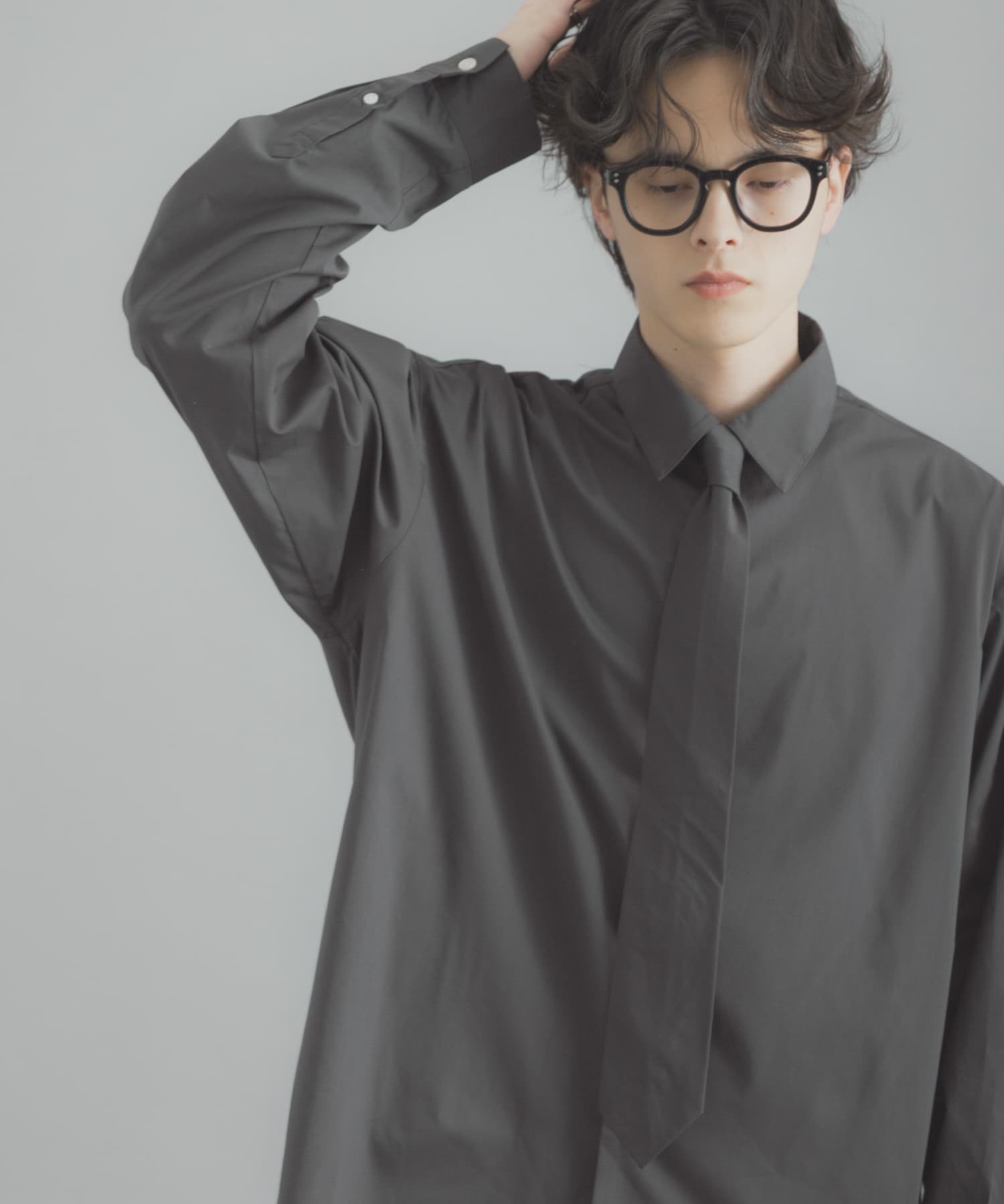 レギュラーカラーネクタイシャツ