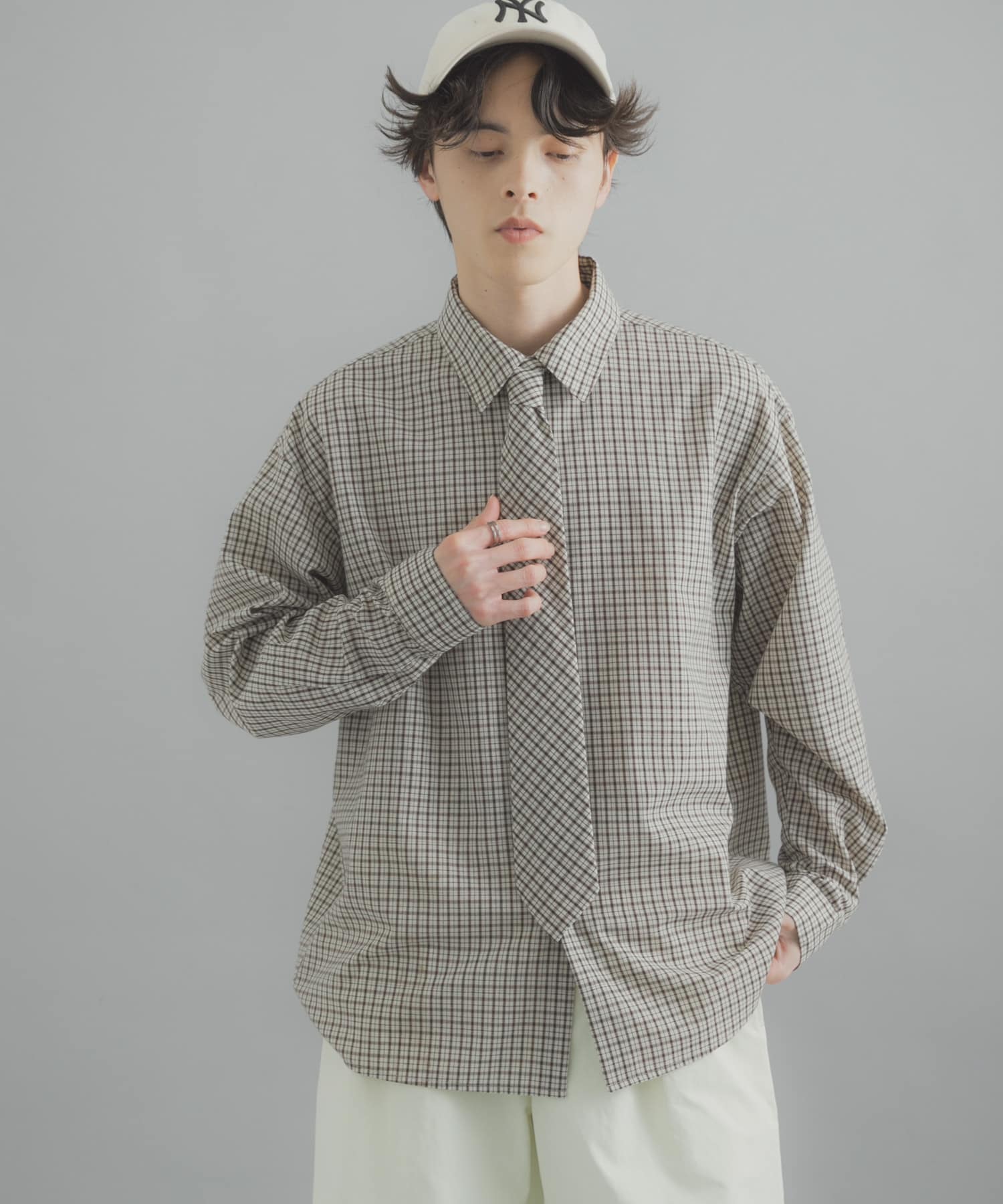 レギュラーカラーネクタイシャツ