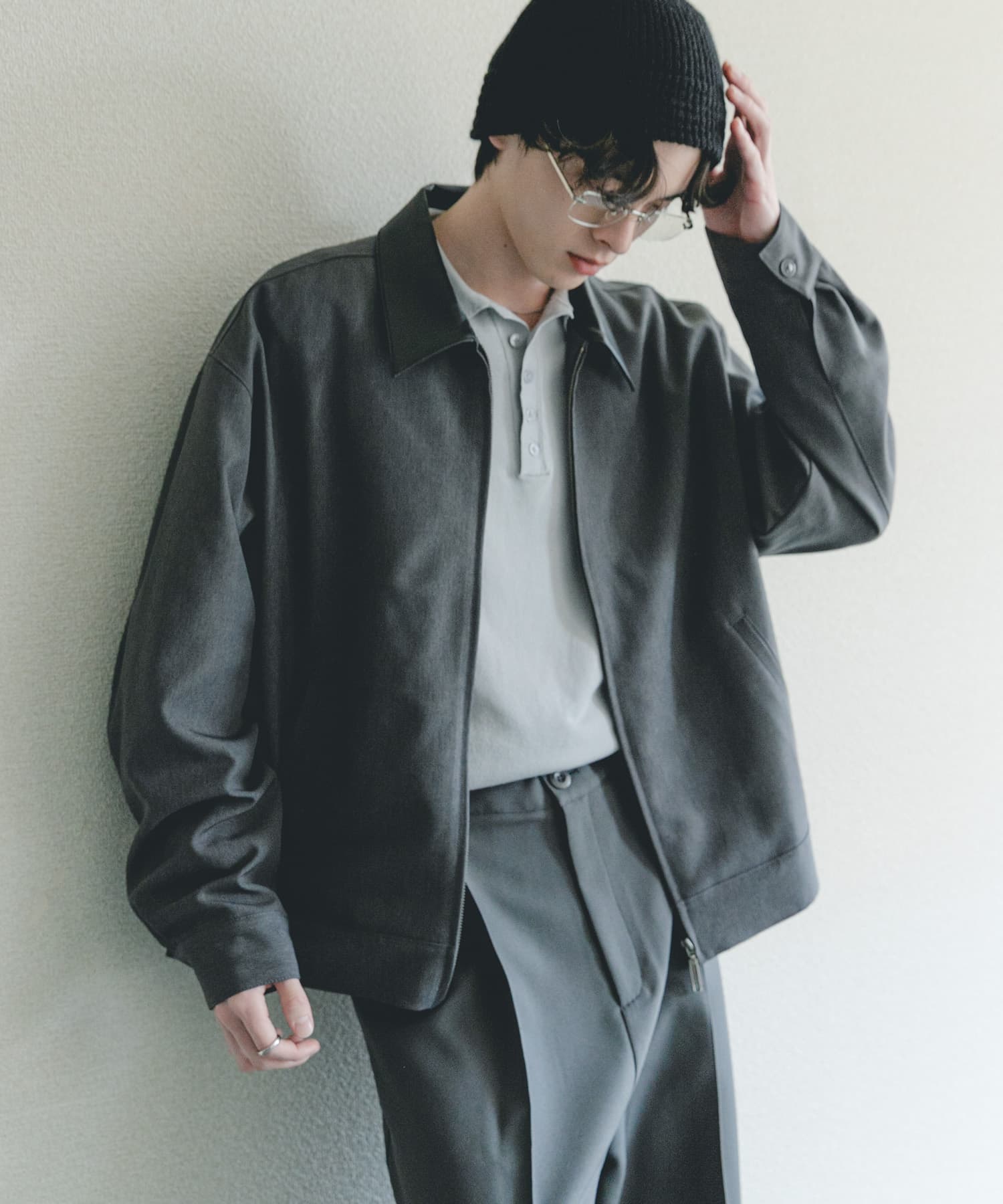 GRAY