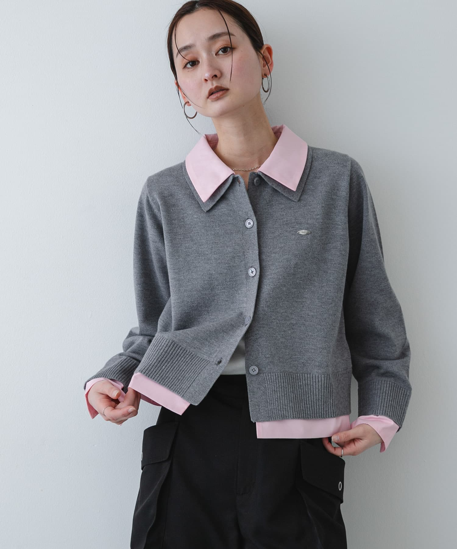 size44 ドッキングシャツカーディガン 洗濯可』プレートツキシャツドッキングニットカーディガン(One GRY×PNK