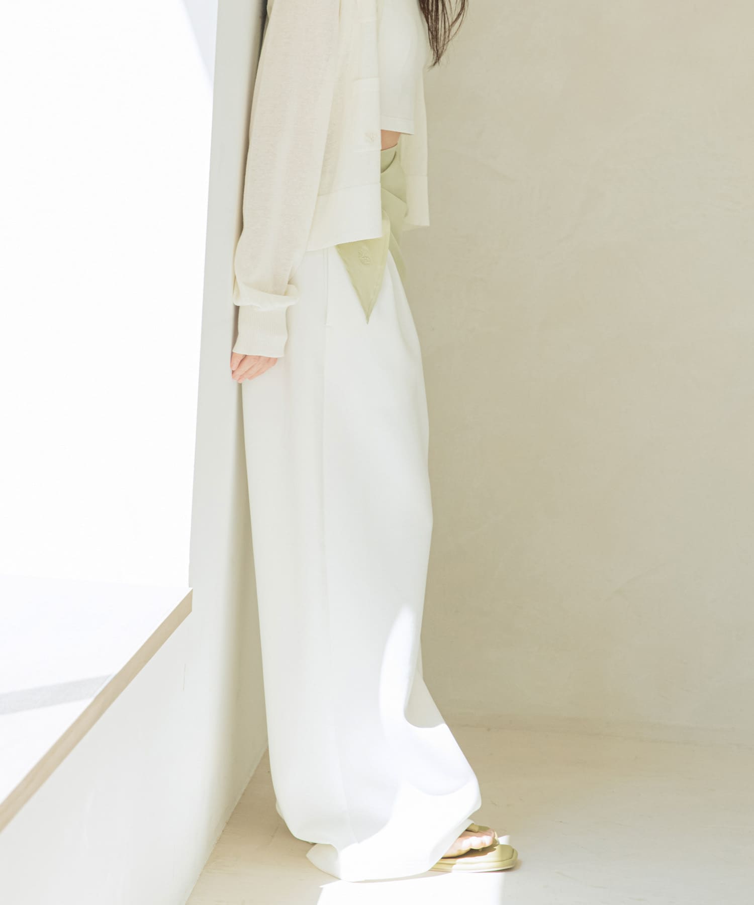 OFF WHITE