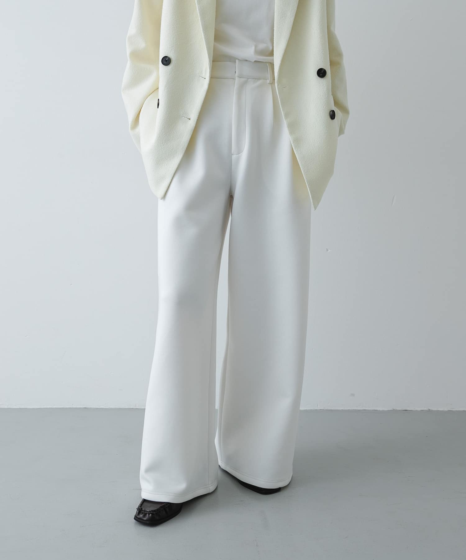 OFF WHITE