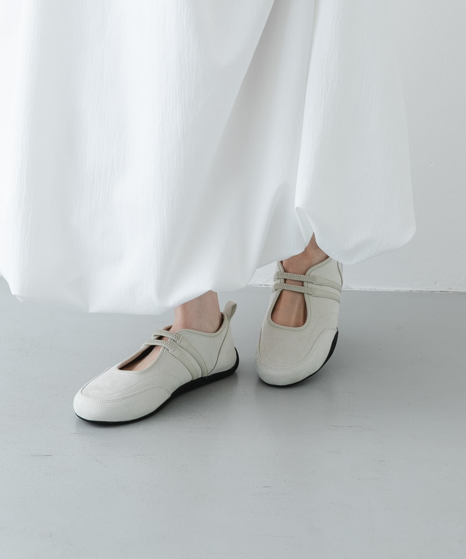 『軽量』フラットソールバレエスニーカー IVORY S
