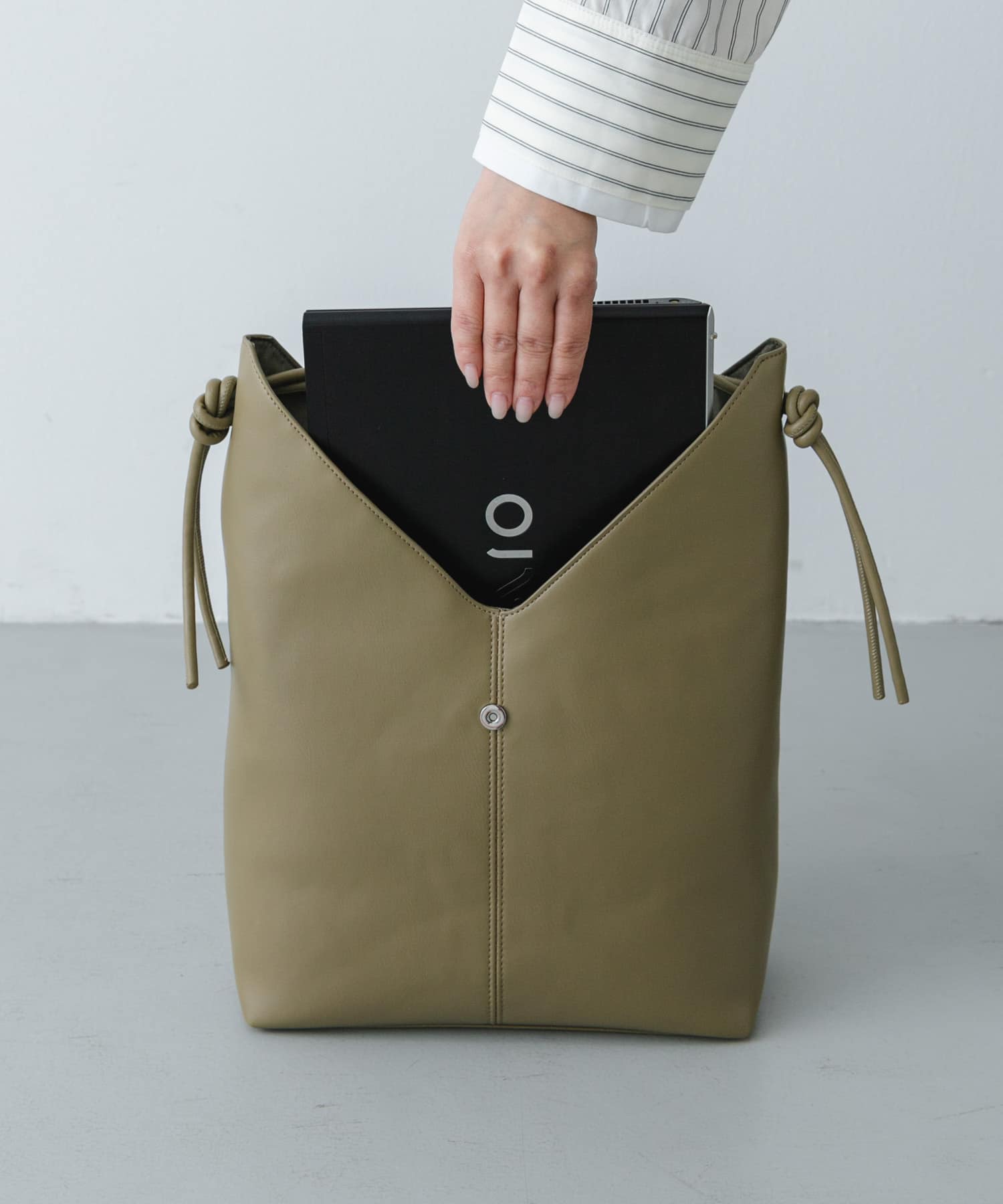 サイドコードミドルバッグ KHAKI One