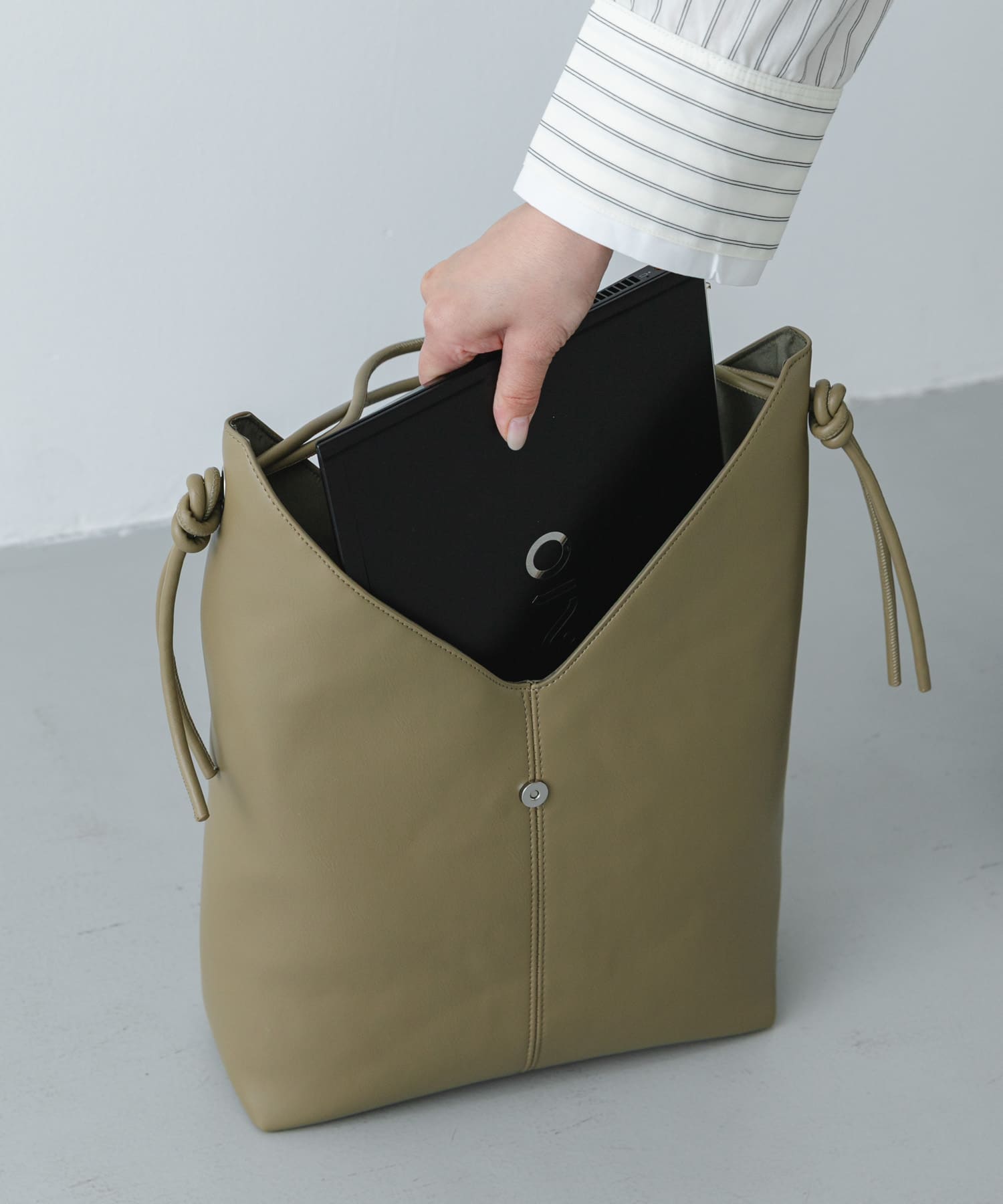 サイドコードミドルバッグ KHAKI One
