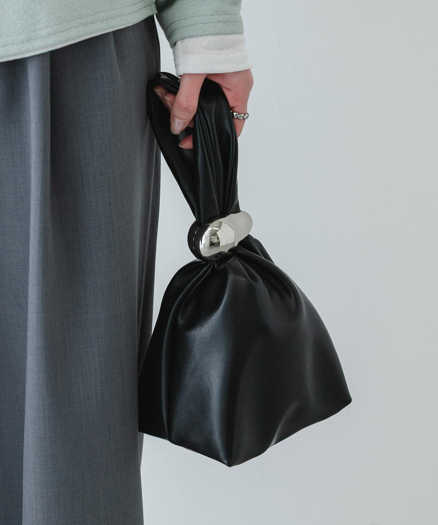 メタルツキキンチャクバッグ